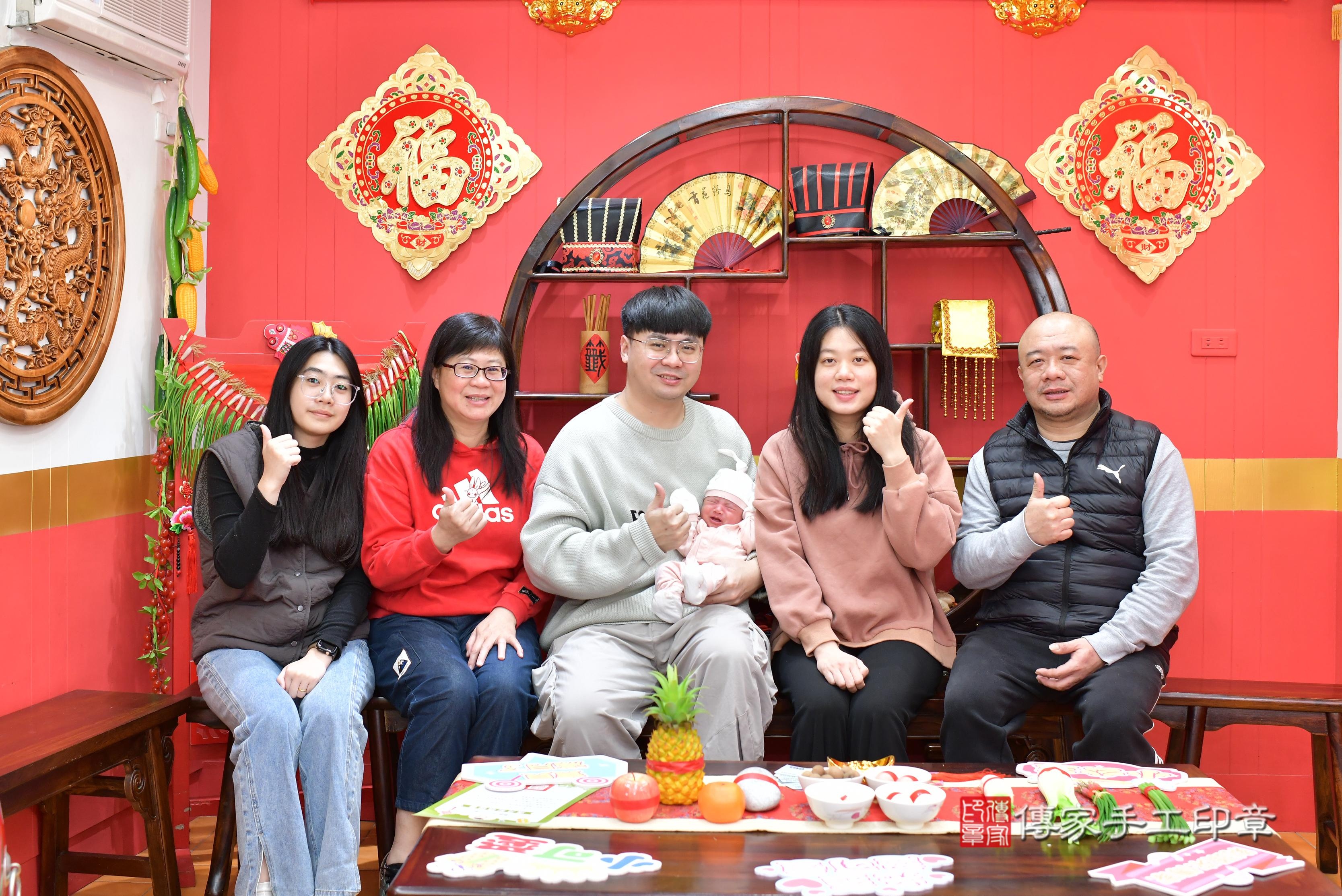 傳家手工印章桃園店、抓周、度脺、中國風會場、傳家嬰兒古禮、吉祥話、抓周道具物品24種、拍照。抓周證書。寶寶抓周、滿周歲、生日快樂、祝福
