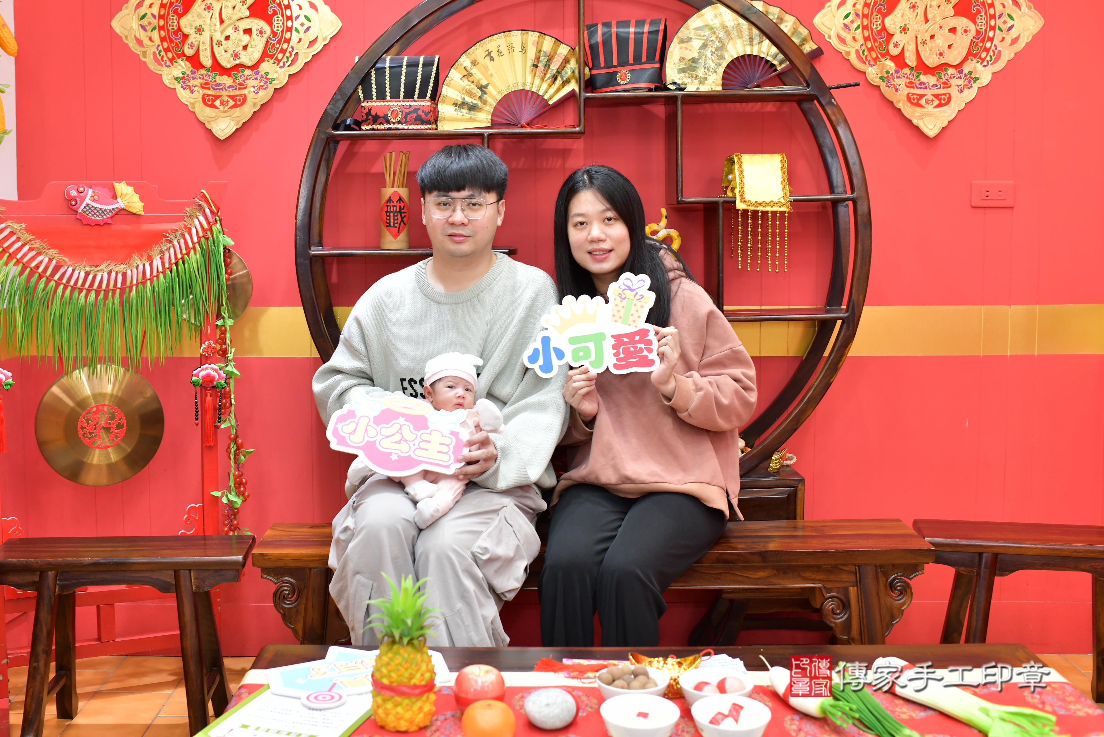 傳家手工印章桃園店、抓周、度脺、中國風會場、傳家嬰兒古禮、吉祥話、抓周道具物品24種、拍照。抓周證書。寶寶抓周、滿周歲、生日快樂、祝福