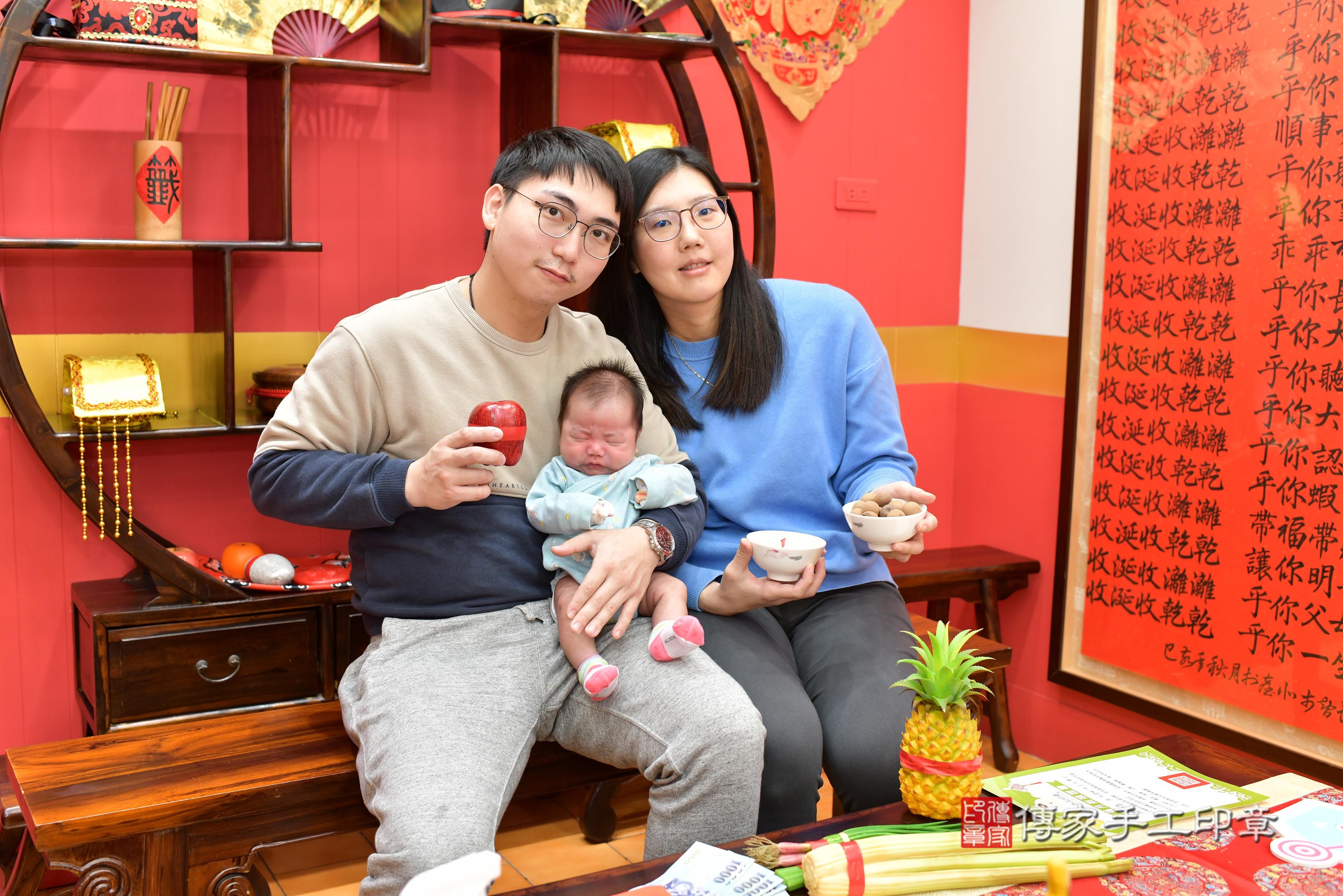 傳家手工印章桃園店、抓周、度脺、中國風會場、傳家嬰兒古禮、吉祥話、抓周道具物品24種、拍照。抓周證書。寶寶抓周、滿周歲、生日快樂、祝福