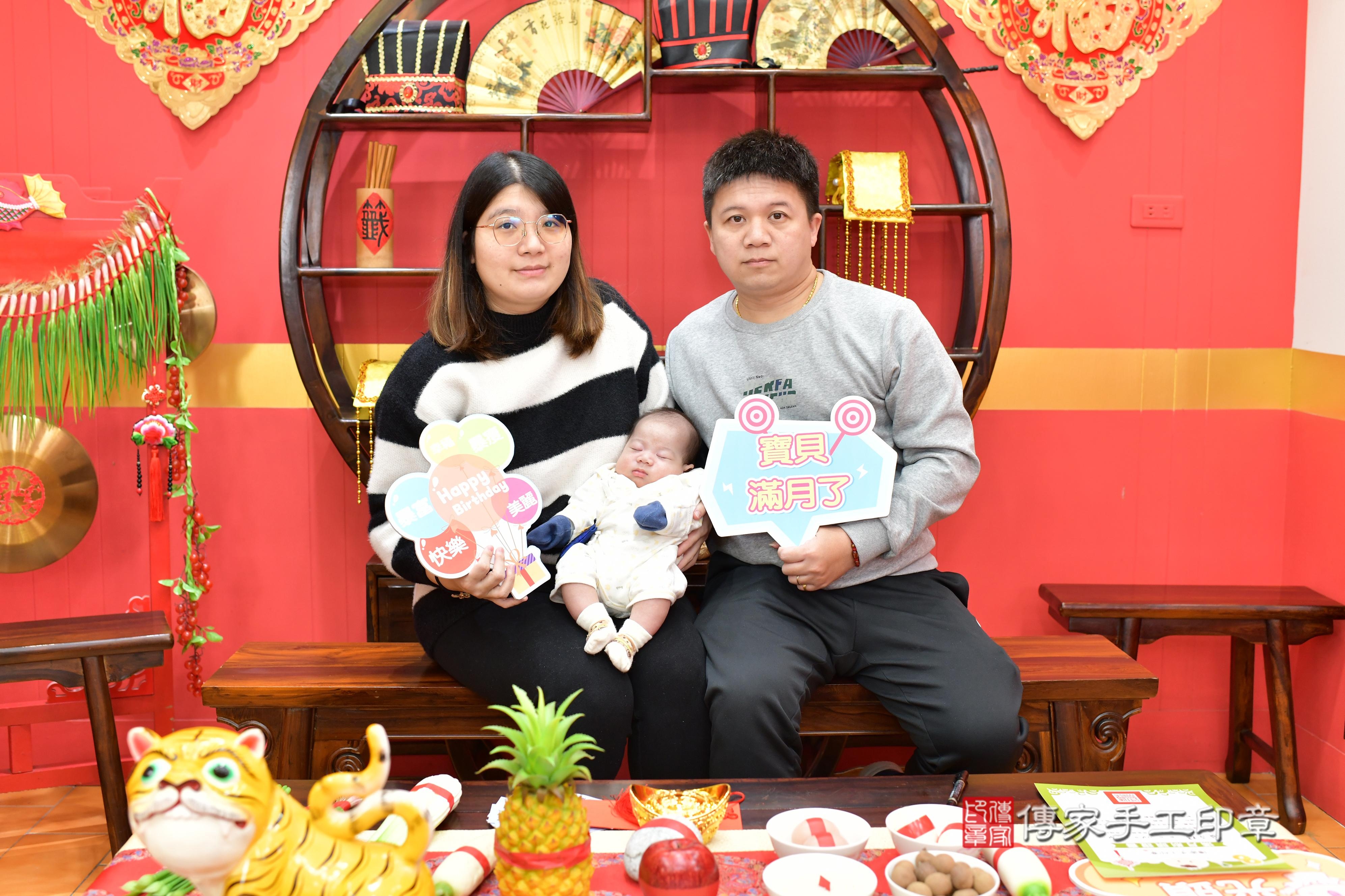 傳家手工印章桃園店、抓周、度脺、中國風會場、傳家嬰兒古禮、吉祥話、抓周道具物品24種、拍照。抓周證書。寶寶抓周、滿周歲、生日快樂、祝福