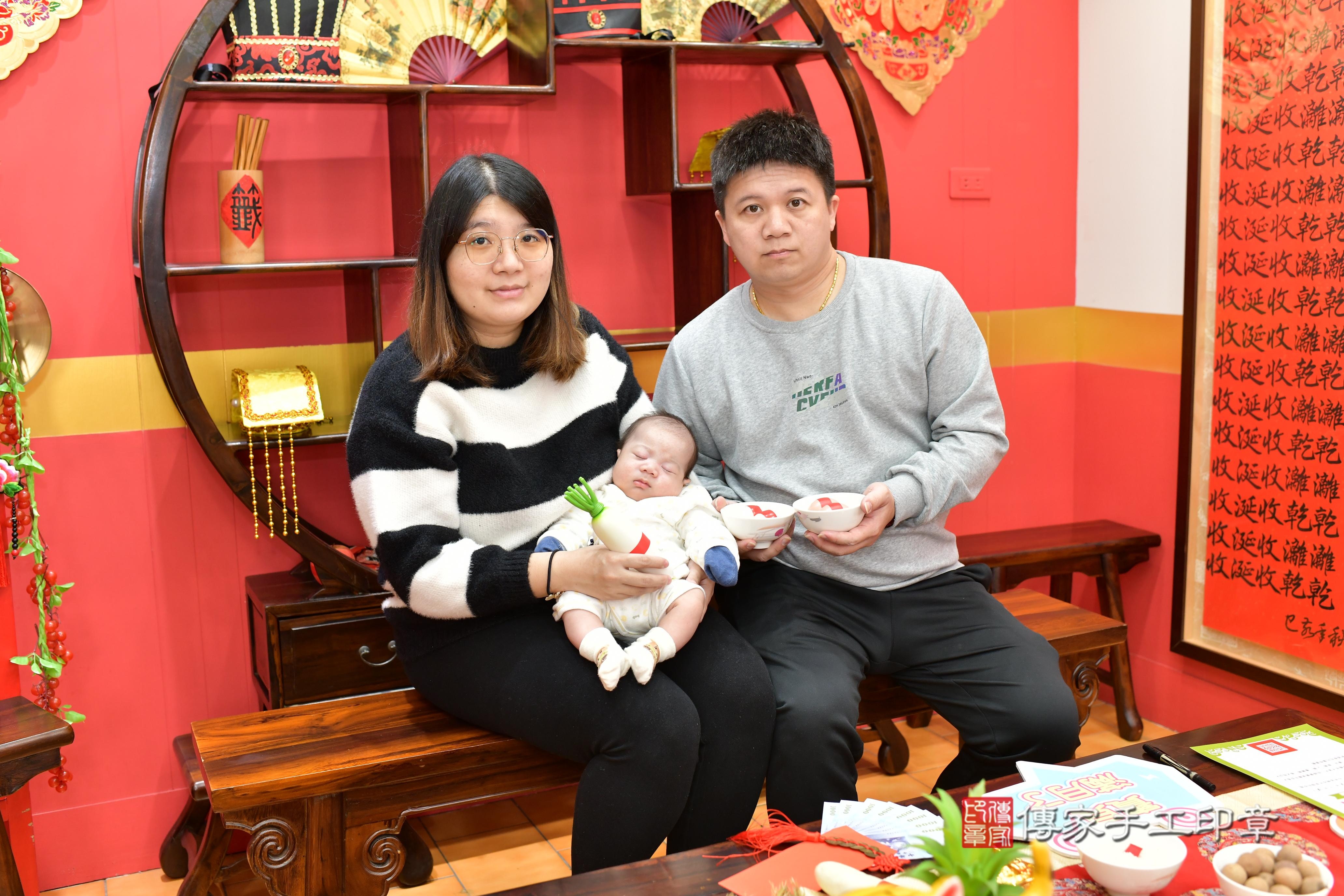 傳家手工印章桃園店、抓周、度脺、中國風會場、傳家嬰兒古禮、吉祥話、抓周道具物品24種、拍照。抓周證書。寶寶抓周、滿周歲、生日快樂、祝福