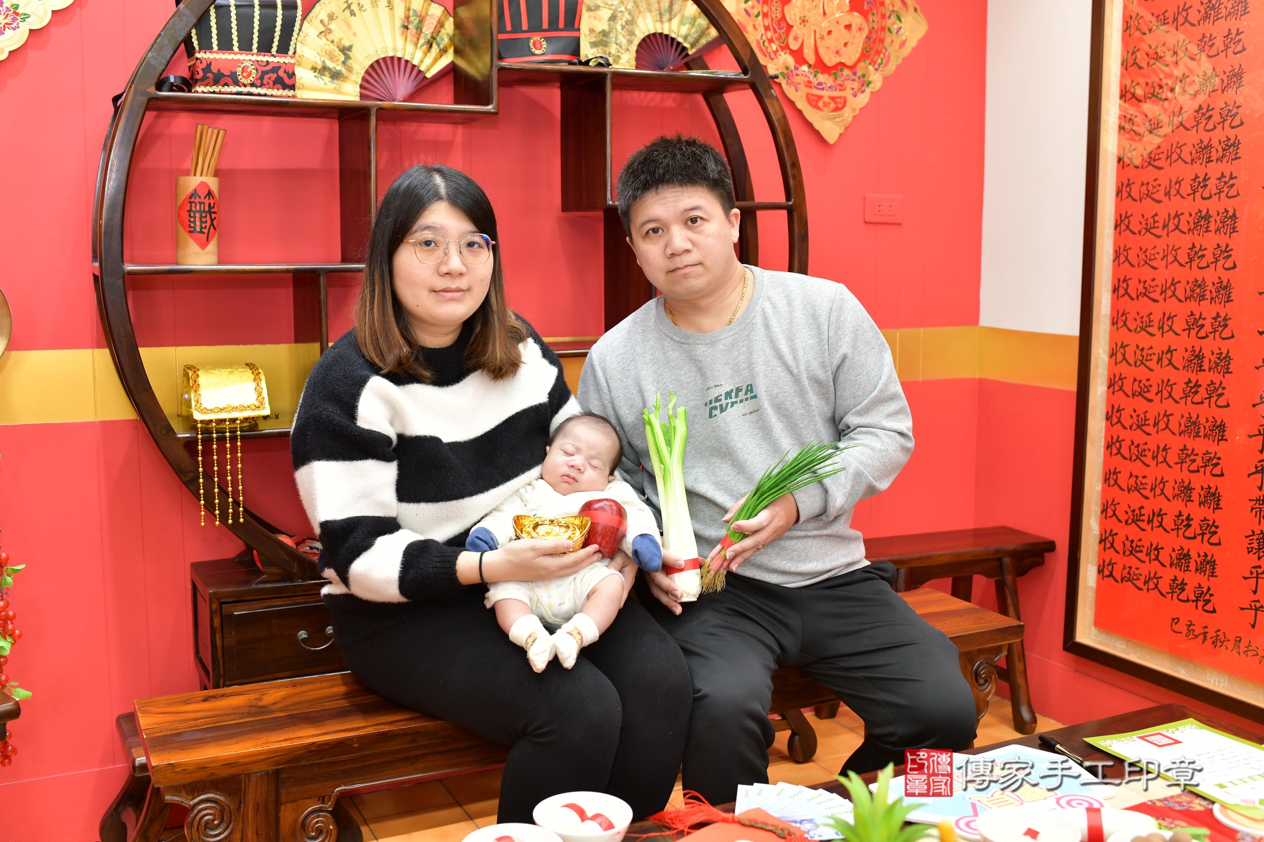 傳家手工印章桃園店、抓周、度脺、中國風會場、傳家嬰兒古禮、吉祥話、抓周道具物品24種、拍照。抓周證書。寶寶抓周、滿周歲、生日快樂、祝福