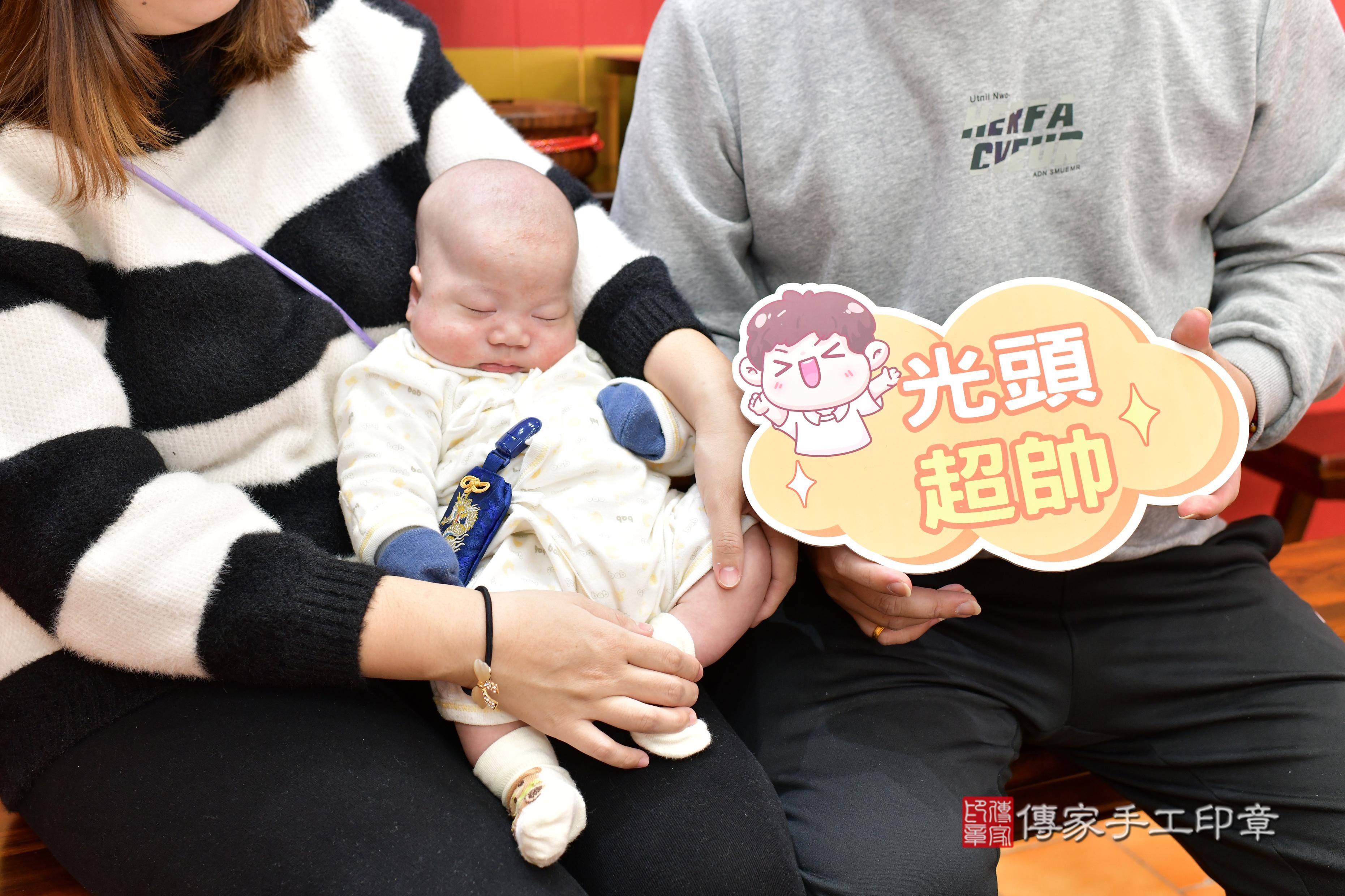 傳家手工印章桃園店、抓周、度脺、中國風會場、傳家嬰兒古禮、吉祥話、抓周道具物品24種、拍照。抓周證書。寶寶抓周、滿周歲、生日快樂、祝福