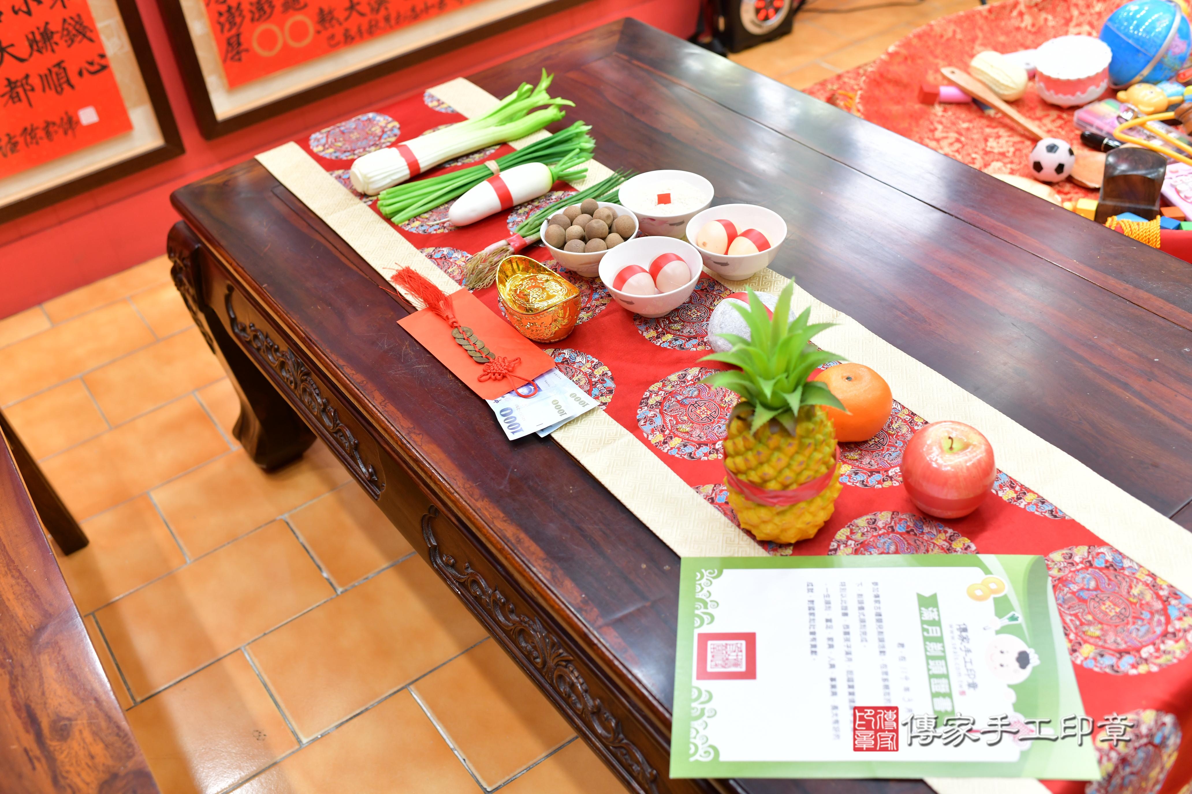 傳家手工印章桃園店、抓周、度脺、中國風會場、傳家嬰兒古禮、吉祥話、抓周道具物品24種、拍照。抓周證書。寶寶抓周、滿周歲、生日快樂、祝福
