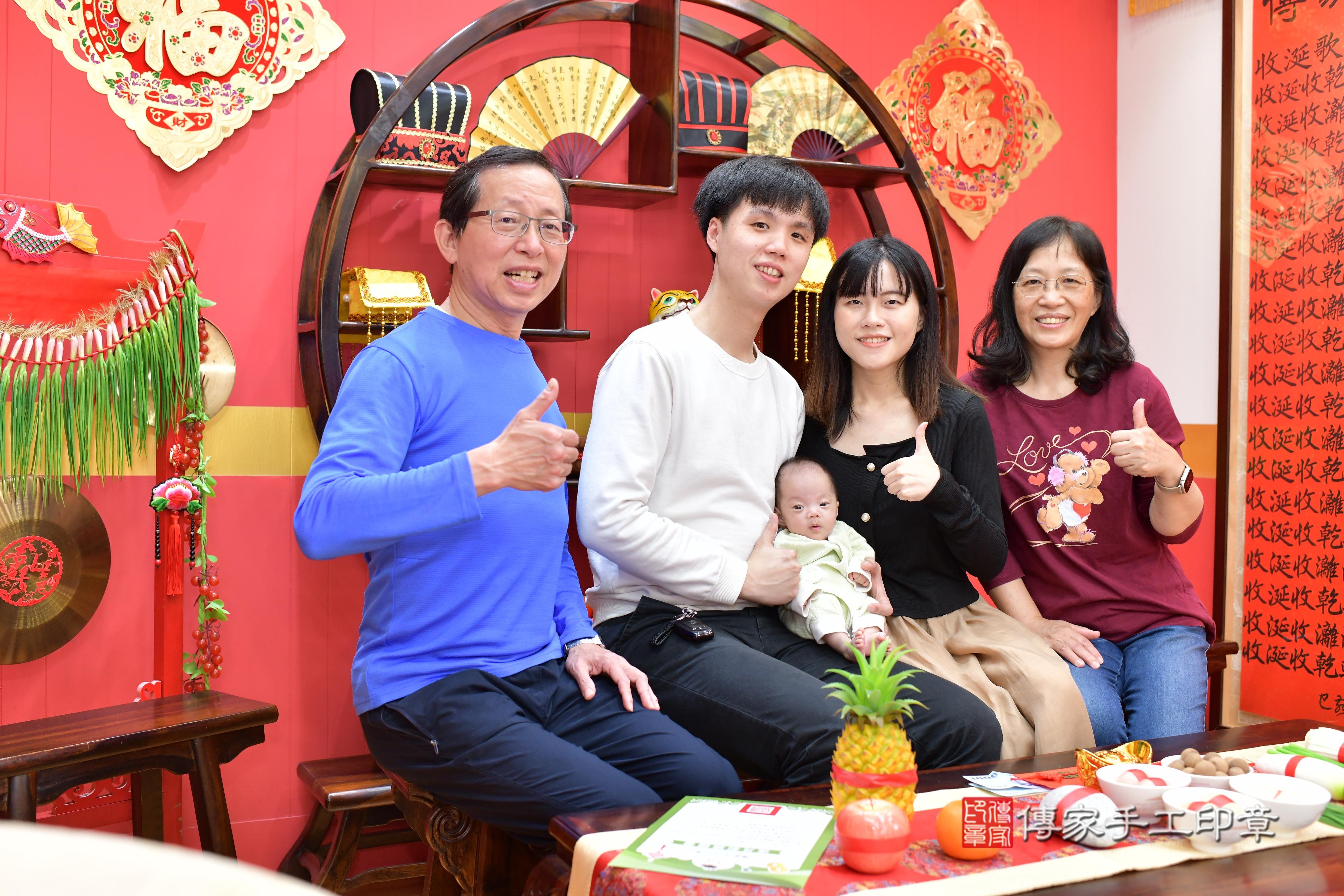 傳家手工印章桃園店、抓周、度脺、中國風會場、傳家嬰兒古禮、吉祥話、抓周道具物品24種、拍照。抓周證書。寶寶抓周、滿周歲、生日快樂、祝福