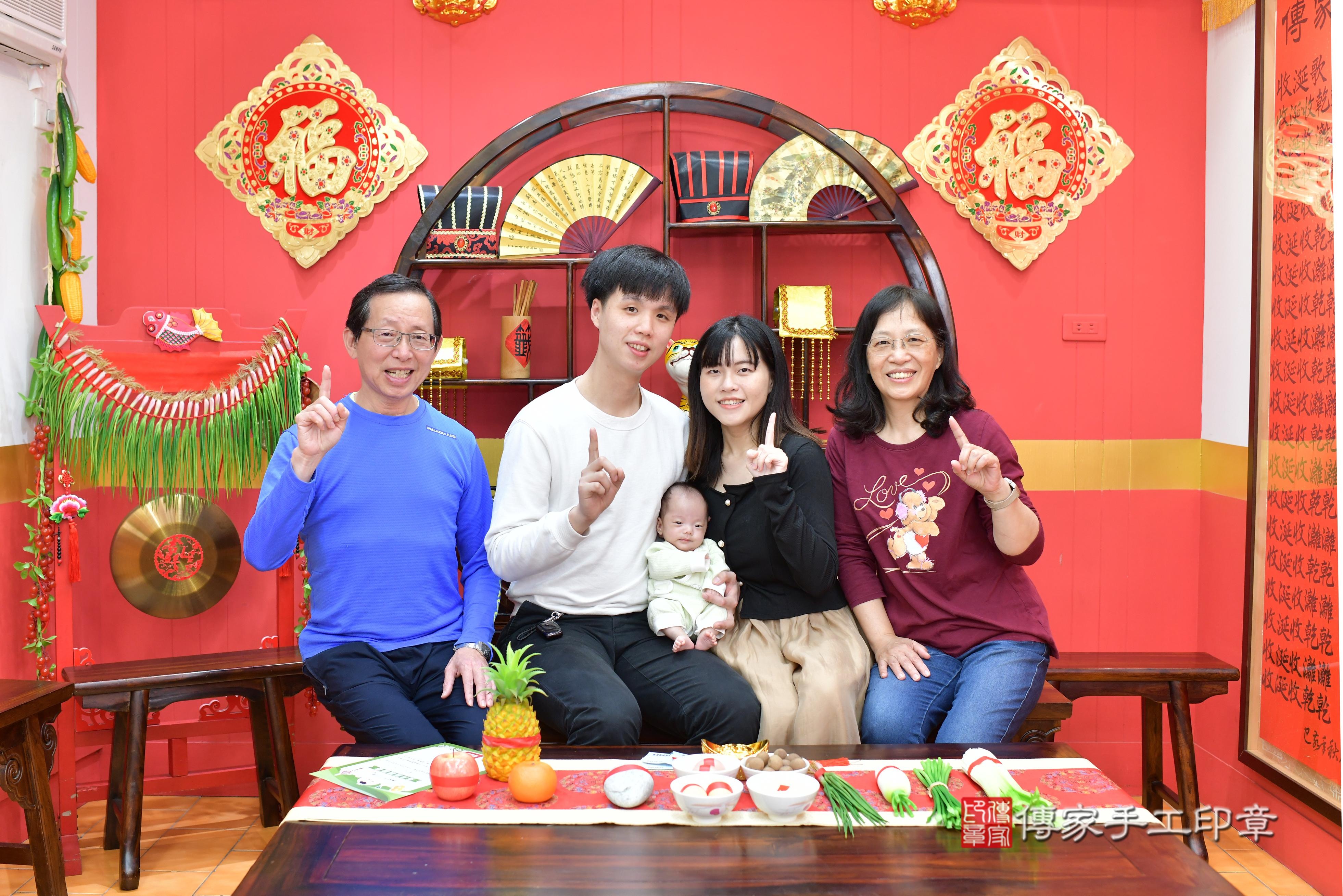 傳家手工印章桃園店、抓周、度脺、中國風會場、傳家嬰兒古禮、吉祥話、抓周道具物品24種、拍照。抓周證書。寶寶抓周、滿周歲、生日快樂、祝福