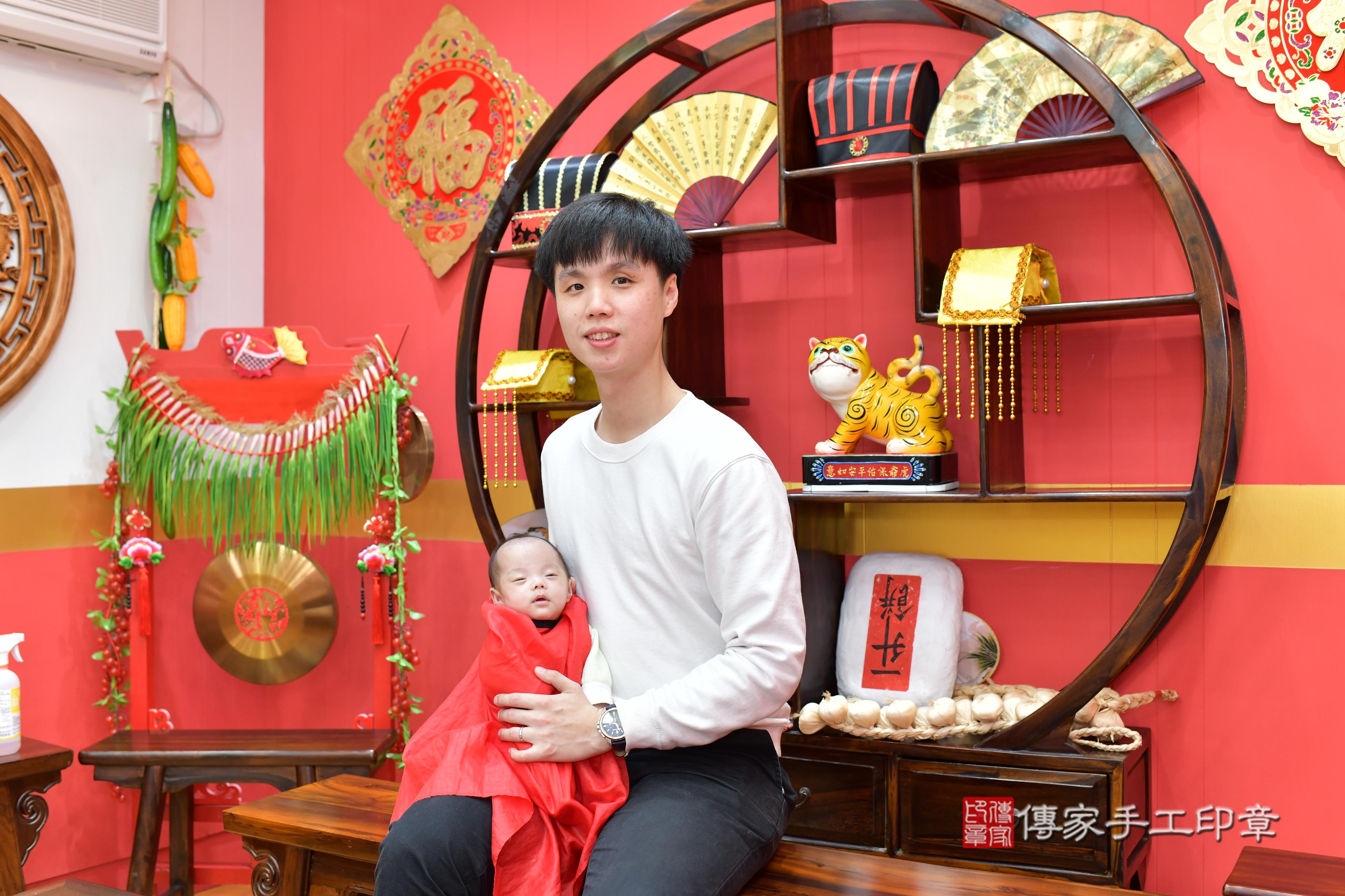 傳家手工印章桃園店、抓周、度脺、中國風會場、傳家嬰兒古禮、吉祥話、抓周道具物品24種、拍照。抓周證書。寶寶抓周、滿周歲、生日快樂、祝福