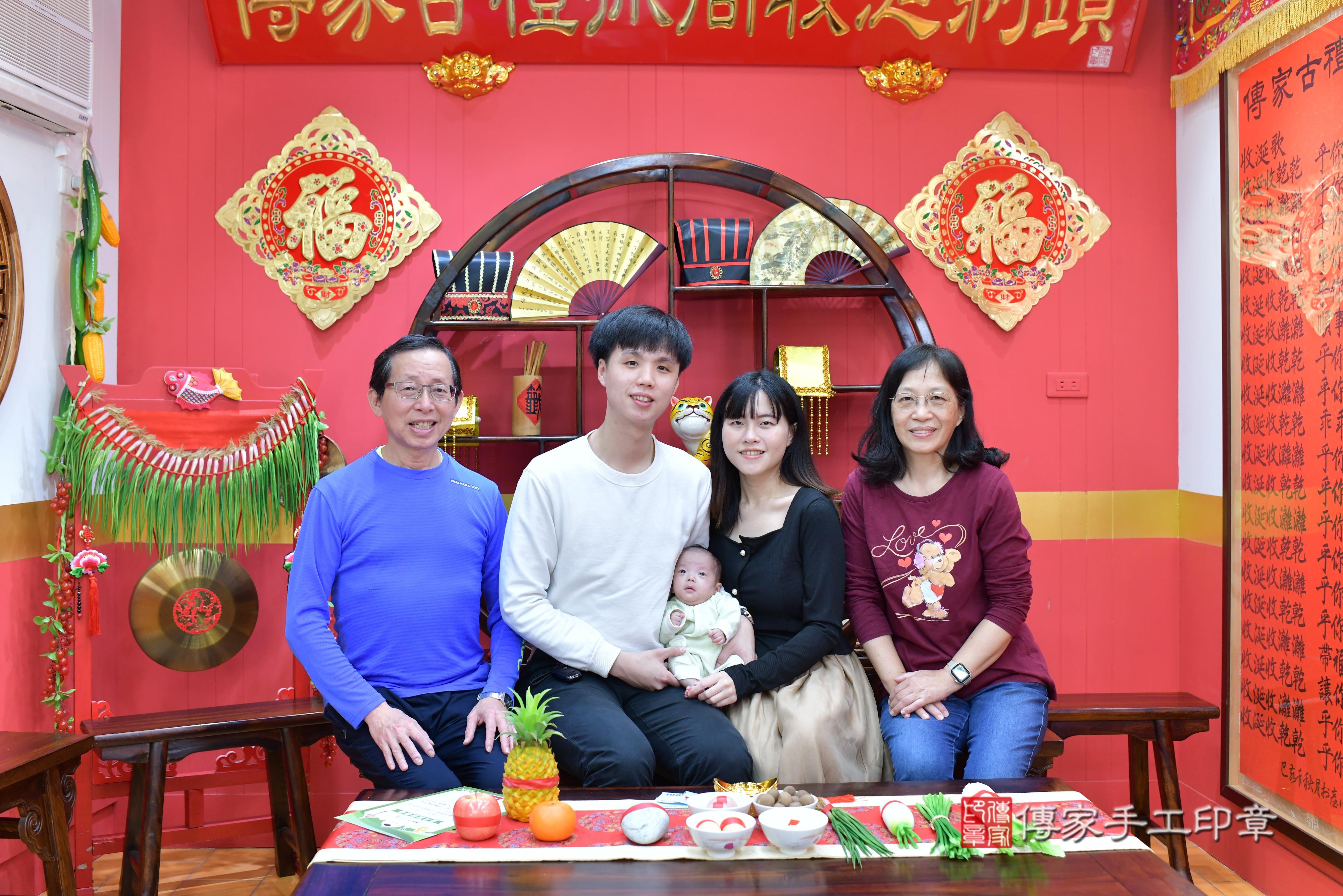 傳家手工印章桃園店、抓周、度脺、中國風會場、傳家嬰兒古禮、吉祥話、抓周道具物品24種、拍照。抓周證書。寶寶抓周、滿周歲、生日快樂、祝福