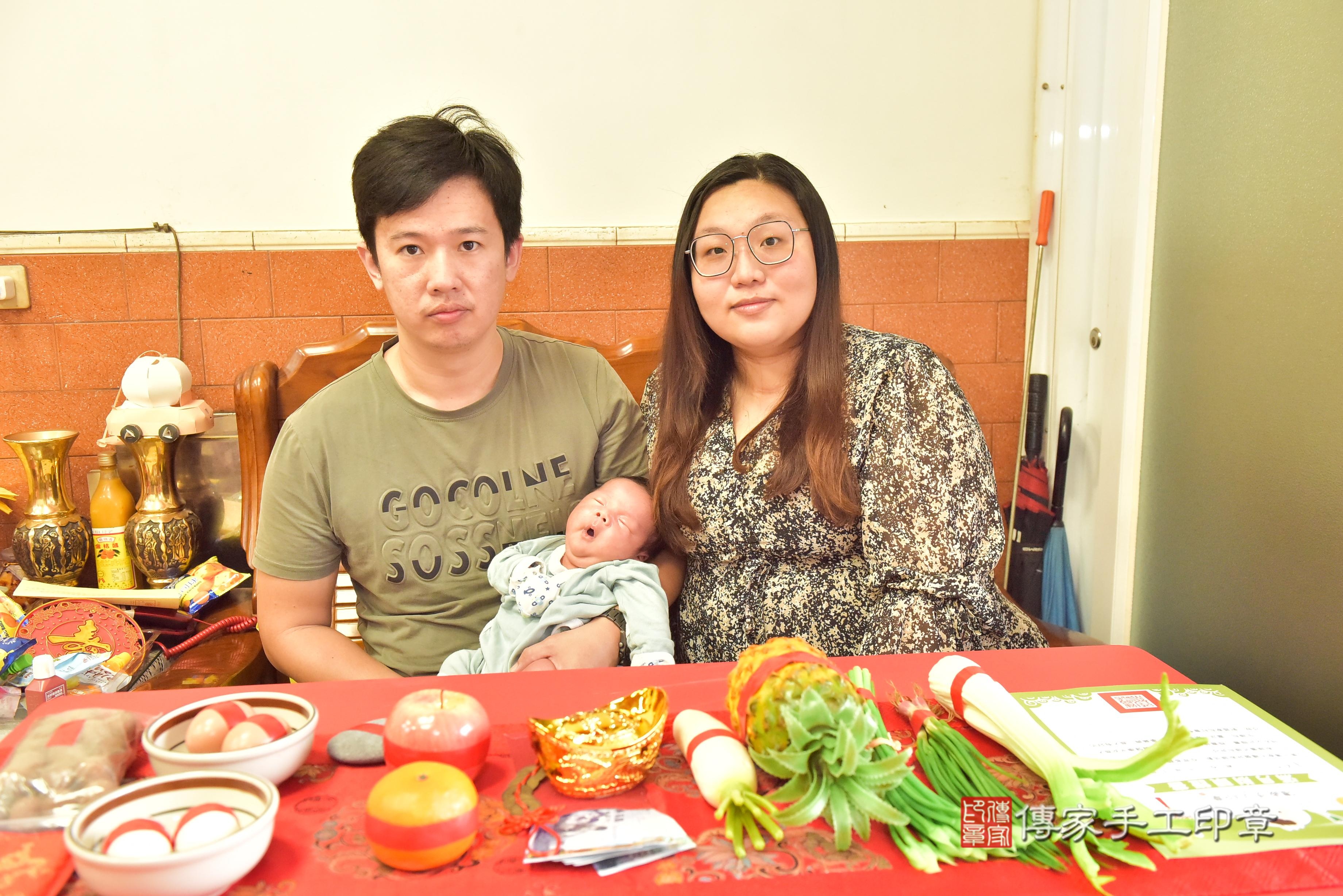 傳家手工印章高雄店、抓周、度脺、中國風會場、傳家嬰兒古禮、吉祥話、抓周道具物品24種、拍照。抓周證書。寶寶抓周、滿周歲、生日快樂、祝福