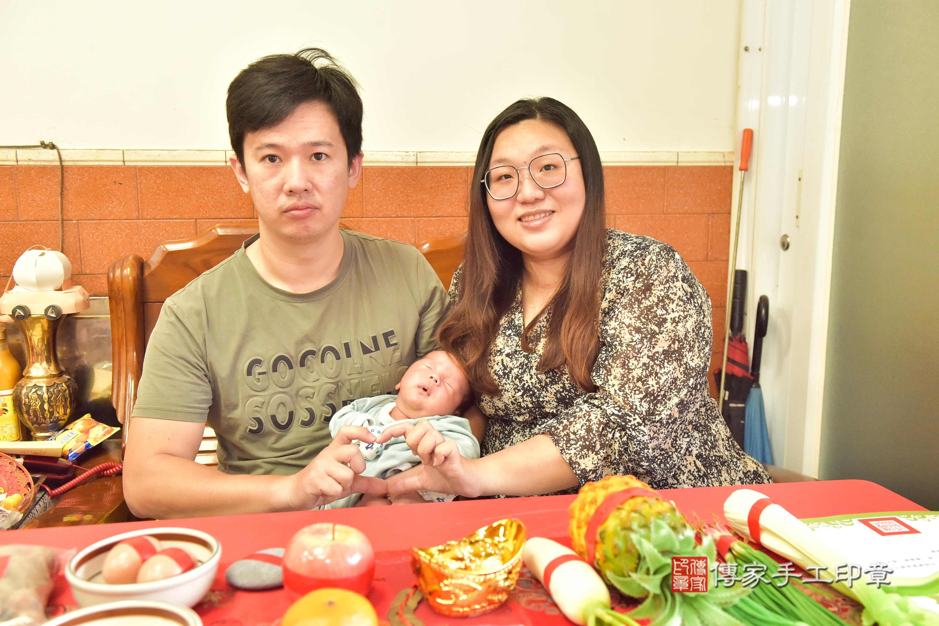 傳家手工印章高雄店、抓周、度脺、中國風會場、傳家嬰兒古禮、吉祥話、抓周道具物品24種、拍照。抓周證書。寶寶抓周、滿周歲、生日快樂、祝福