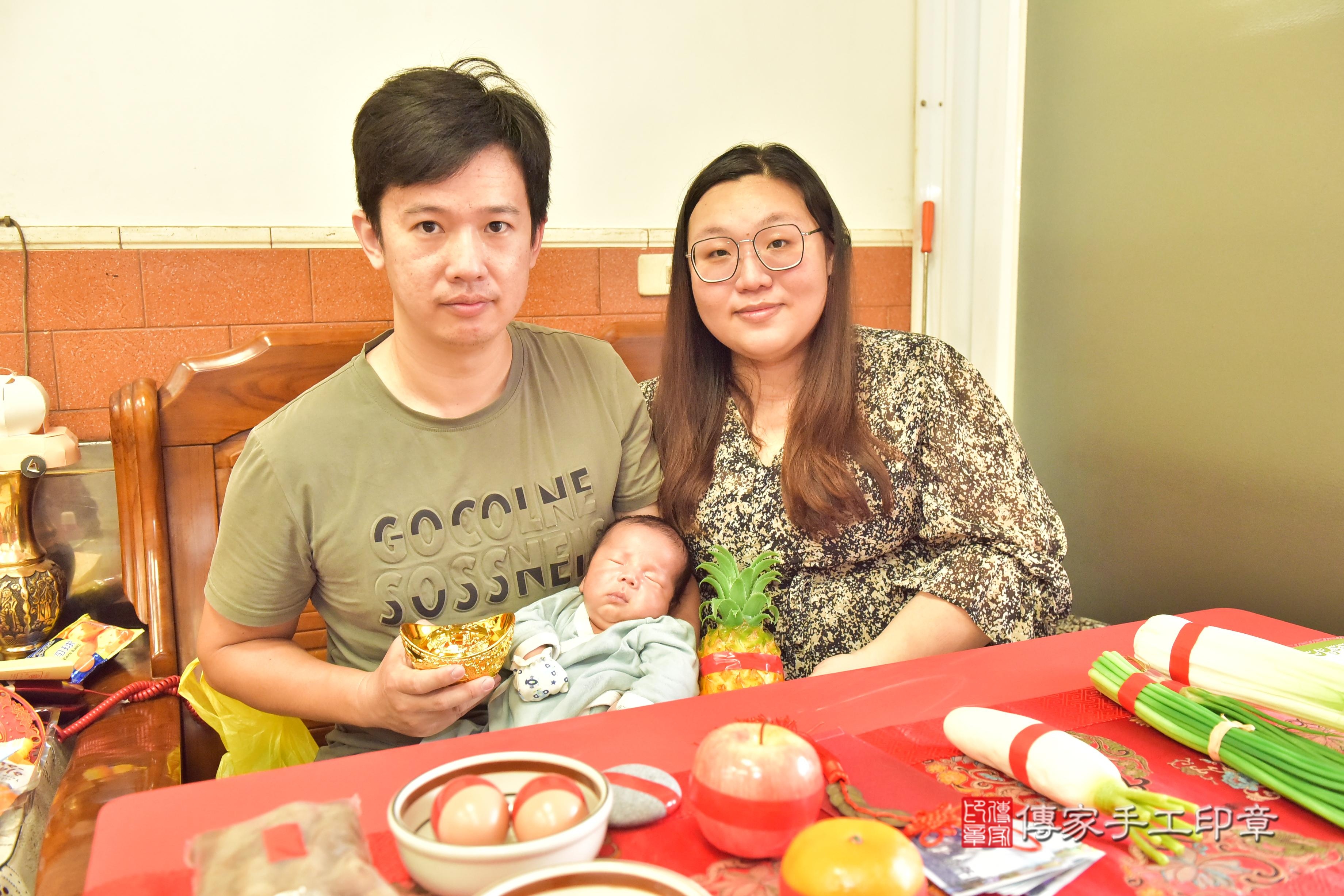 傳家手工印章高雄店、抓周、度脺、中國風會場、傳家嬰兒古禮、吉祥話、抓周道具物品24種、拍照。抓周證書。寶寶抓周、滿周歲、生日快樂、祝福