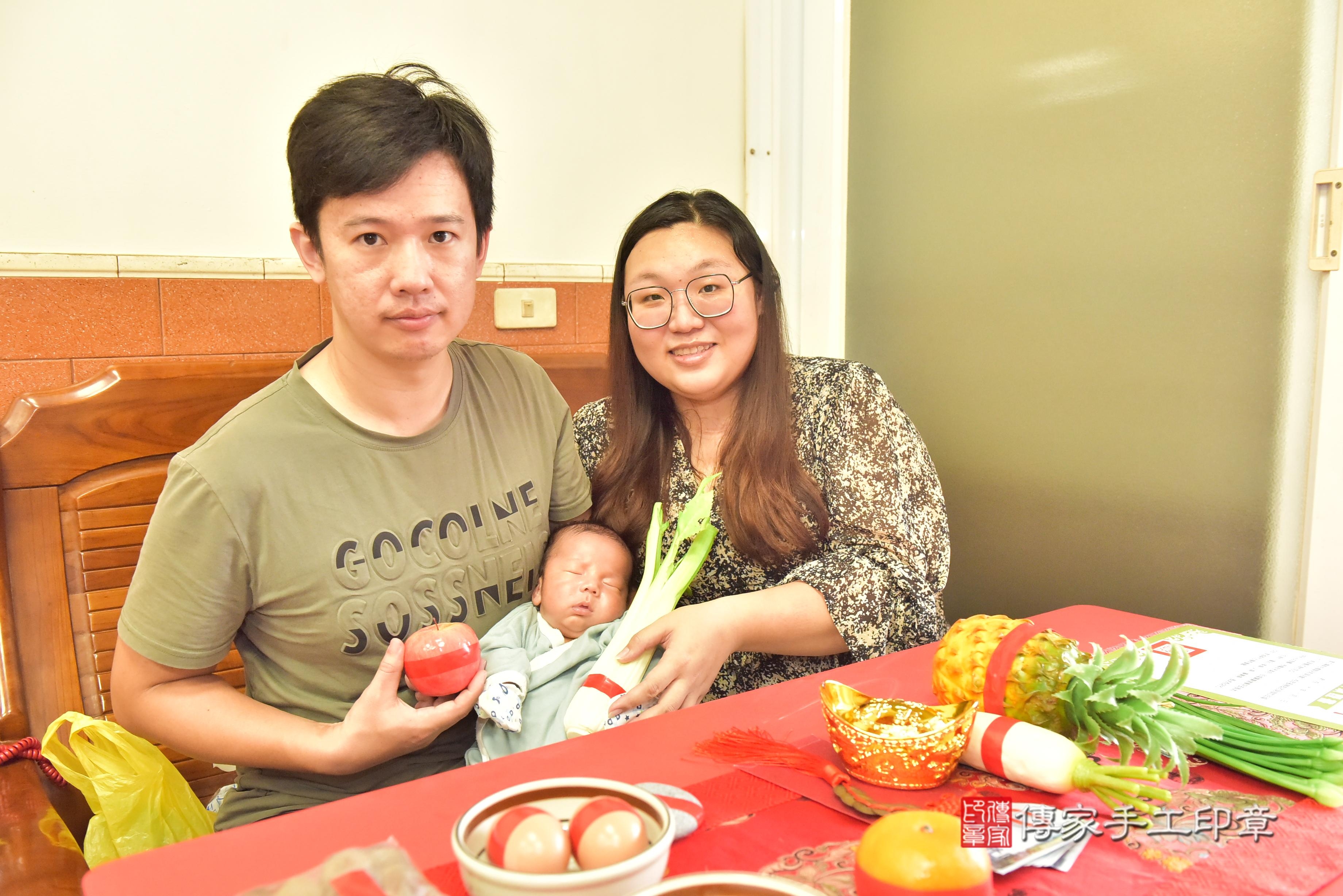 傳家手工印章高雄店、抓周、度脺、中國風會場、傳家嬰兒古禮、吉祥話、抓周道具物品24種、拍照。抓周證書。寶寶抓周、滿周歲、生日快樂、祝福
