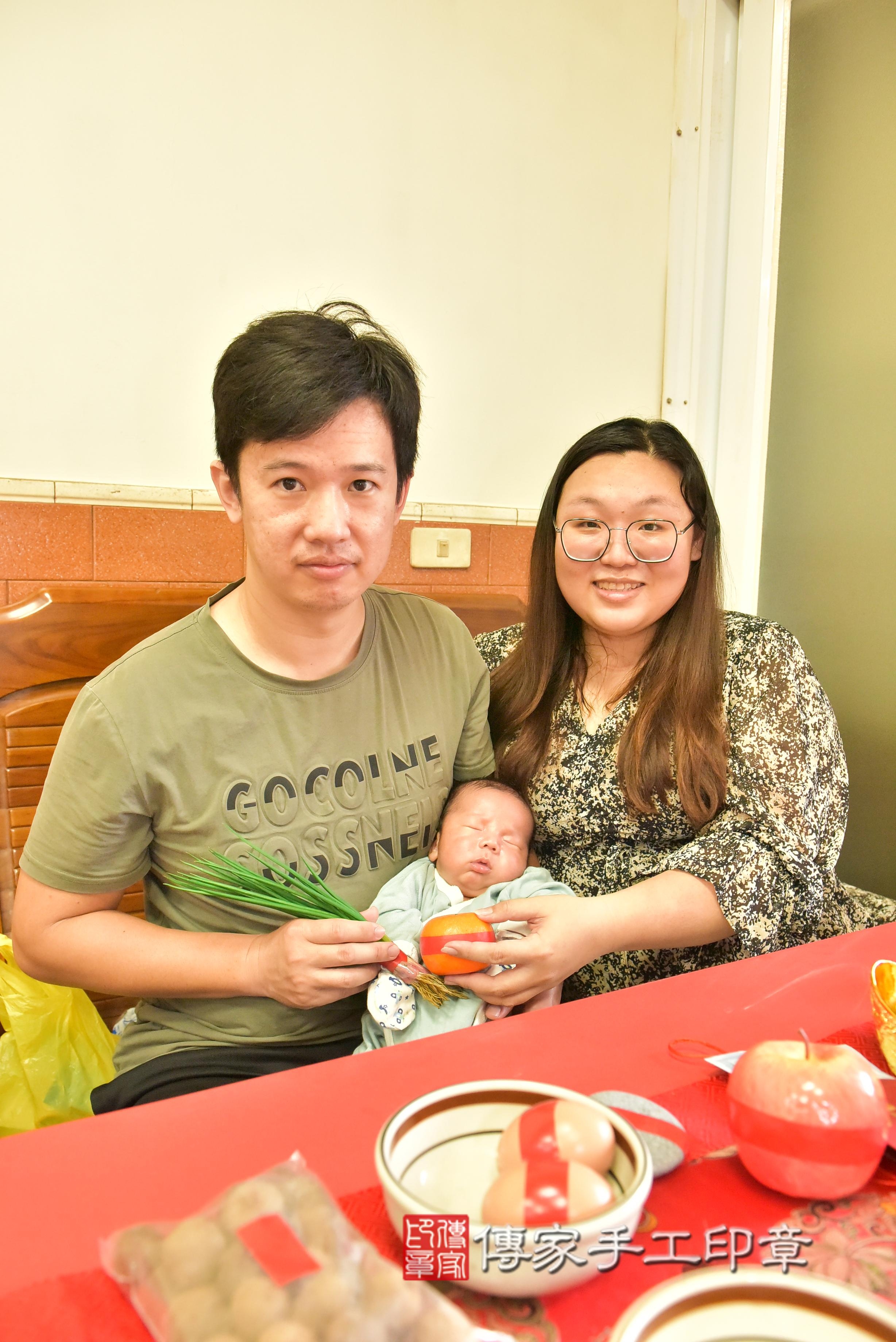 傳家手工印章高雄店、抓周、度脺、中國風會場、傳家嬰兒古禮、吉祥話、抓周道具物品24種、拍照。抓周證書。寶寶抓周、滿周歲、生日快樂、祝福