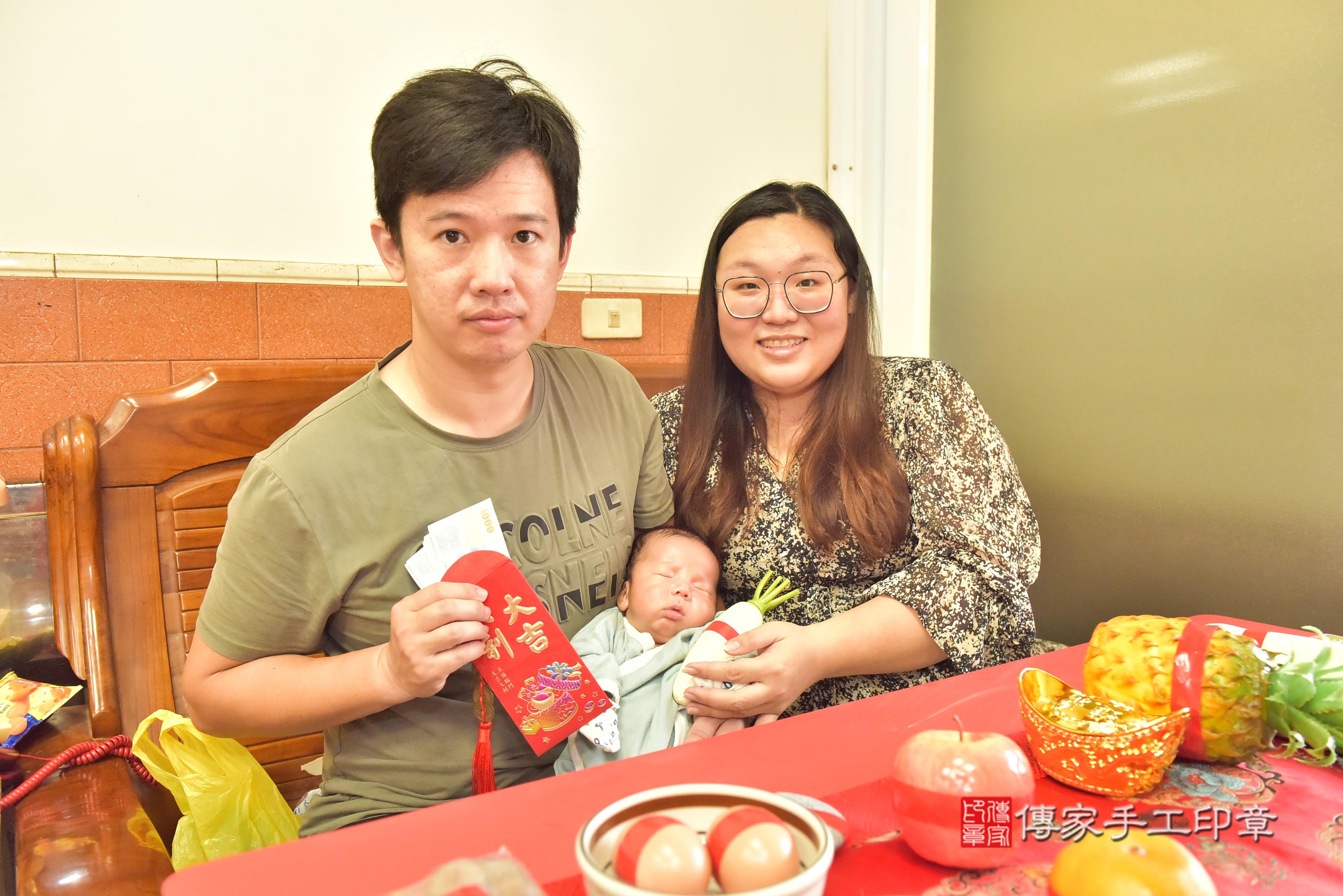 傳家手工印章高雄店、抓周、度脺、中國風會場、傳家嬰兒古禮、吉祥話、抓周道具物品24種、拍照。抓周證書。寶寶抓周、滿周歲、生日快樂、祝福