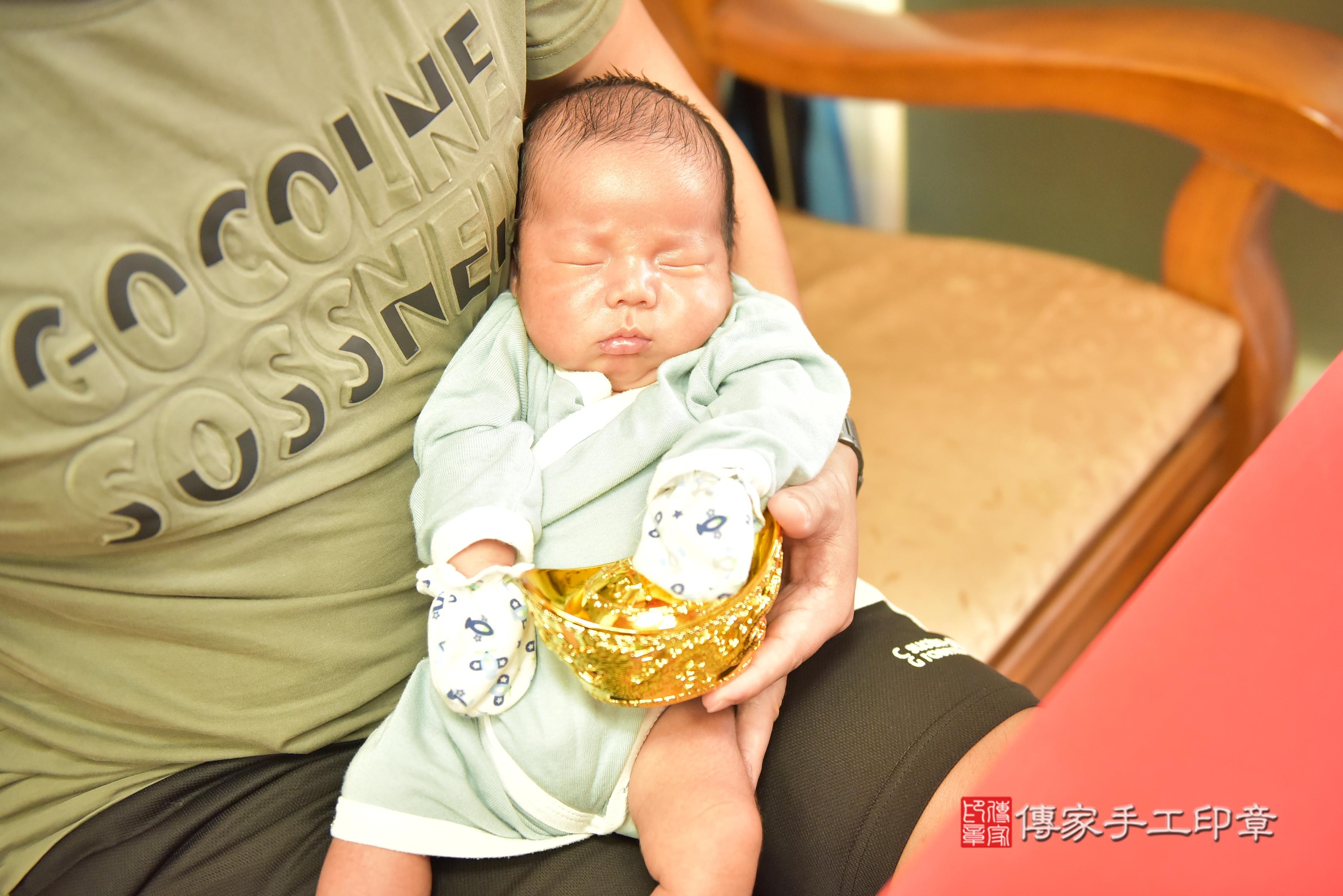 傳家手工印章高雄店、抓周、度脺、中國風會場、傳家嬰兒古禮、吉祥話、抓周道具物品24種、拍照。抓周證書。寶寶抓周、滿周歲、生日快樂、祝福