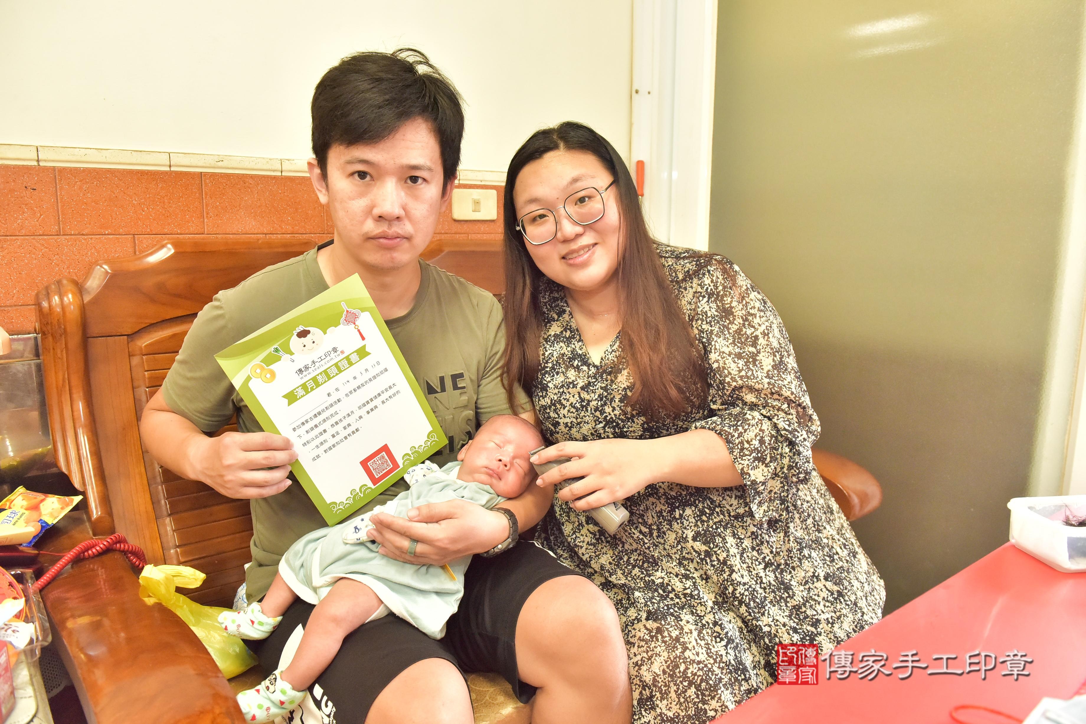傳家手工印章高雄店、抓周、度脺、中國風會場、傳家嬰兒古禮、吉祥話、抓周道具物品24種、拍照。抓周證書。寶寶抓周、滿周歲、生日快樂、祝福