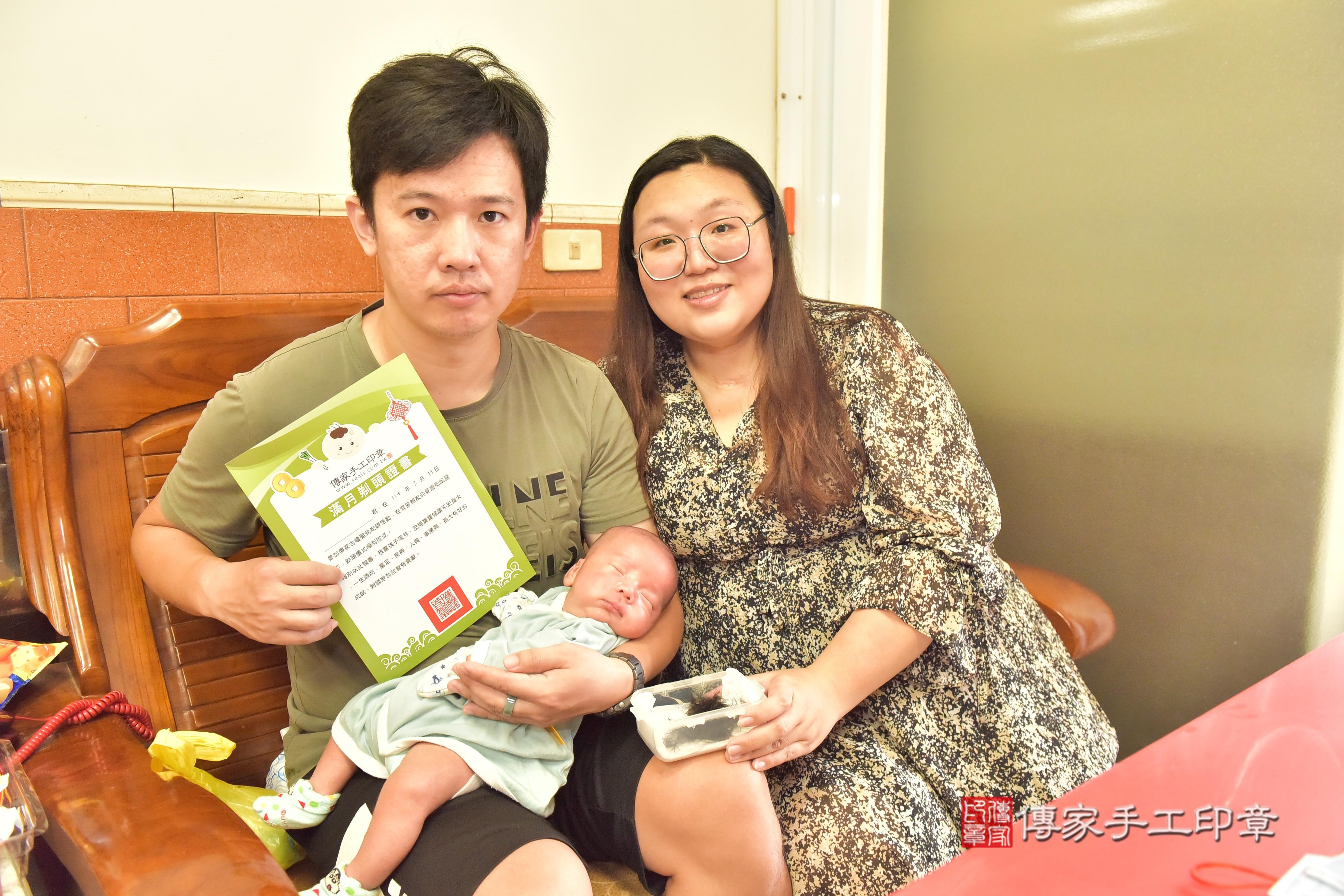 傳家手工印章高雄店、抓周、度脺、中國風會場、傳家嬰兒古禮、吉祥話、抓周道具物品24種、拍照。抓周證書。寶寶抓周、滿周歲、生日快樂、祝福