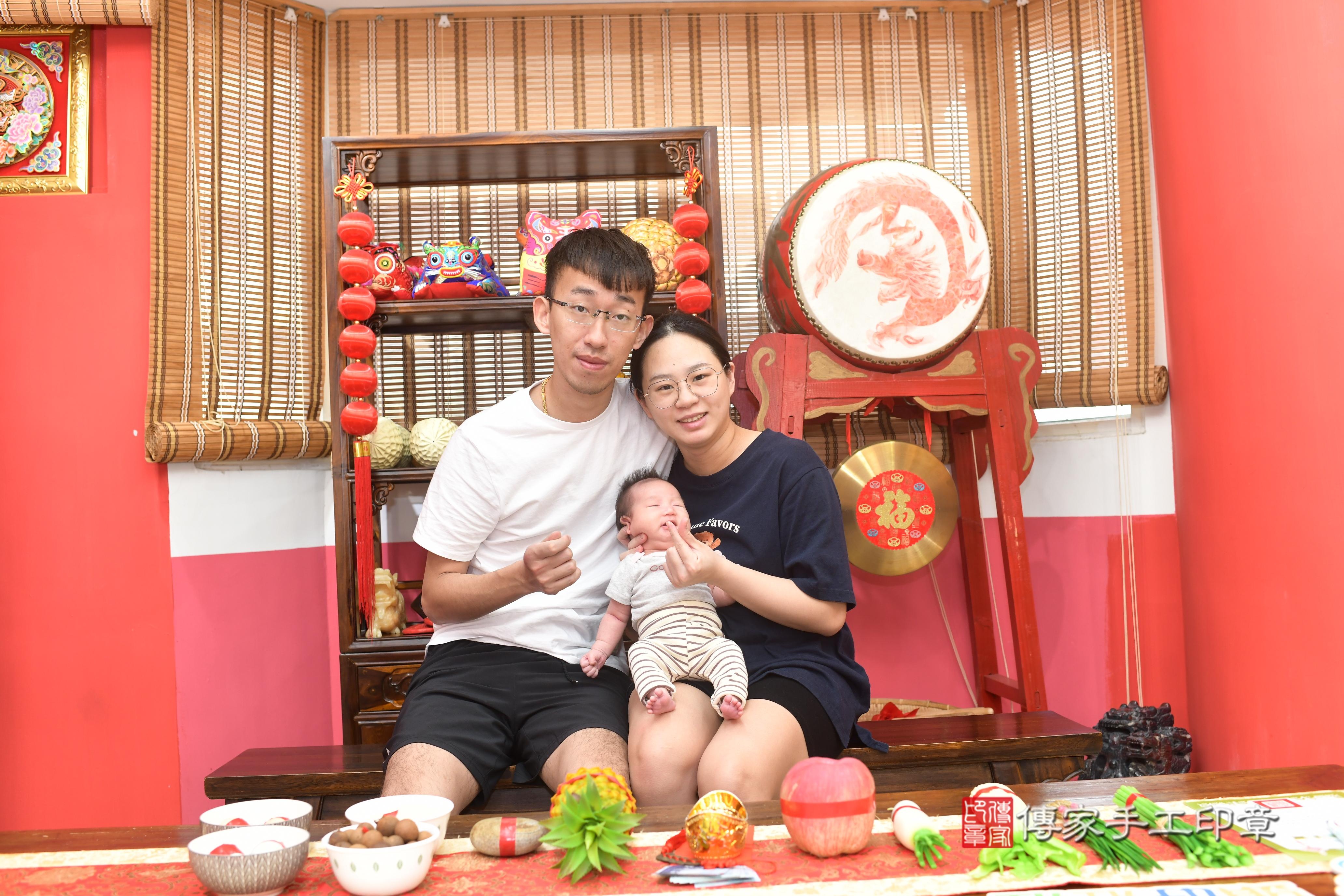傳家手工印章高雄店、抓周、度脺、中國風會場、傳家嬰兒古禮、吉祥話、抓周道具物品24種、拍照。抓周證書。寶寶抓周、滿周歲、生日快樂、祝福