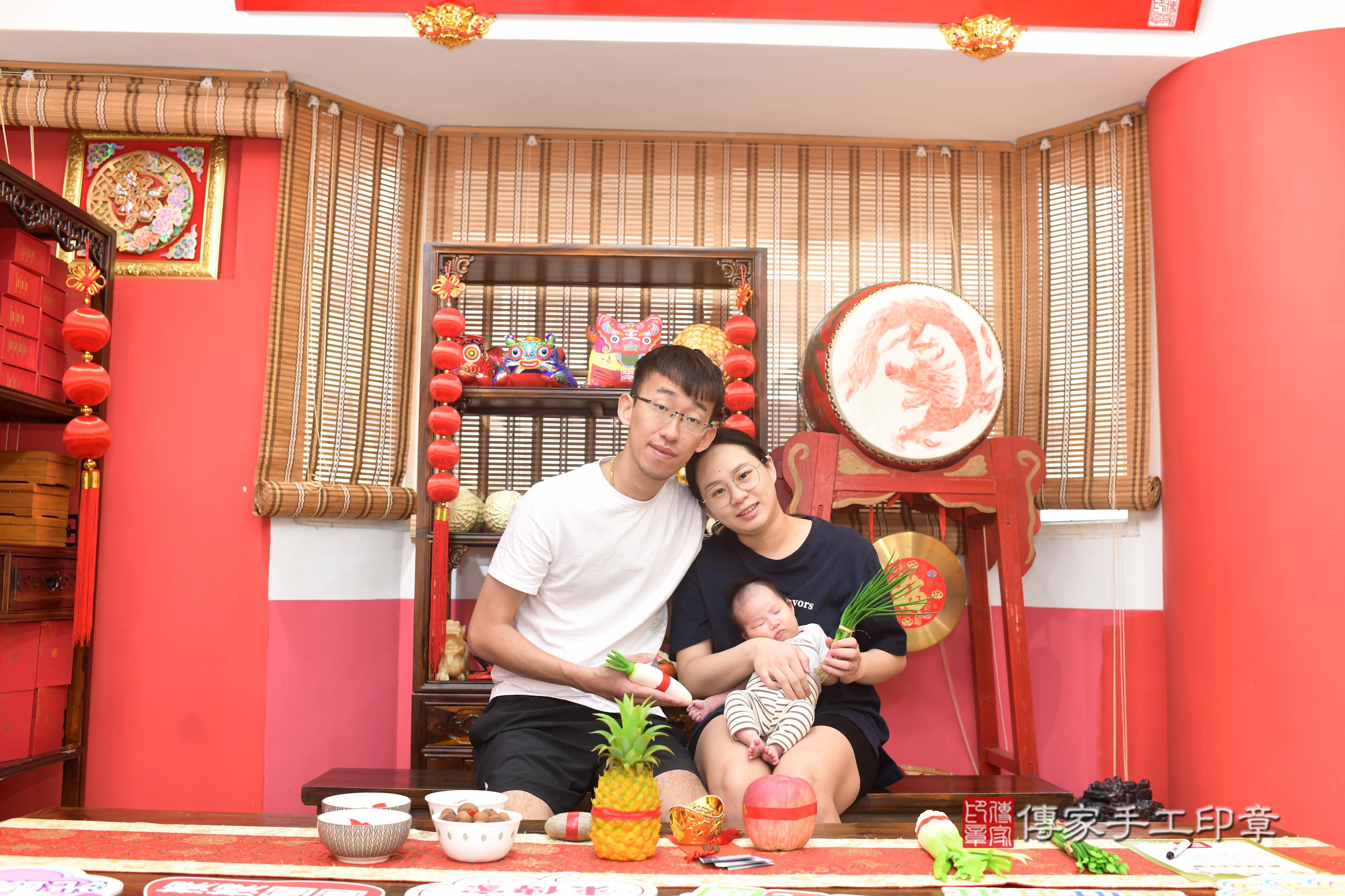 傳家手工印章高雄店、抓周、度脺、中國風會場、傳家嬰兒古禮、吉祥話、抓周道具物品24種、拍照。抓周證書。寶寶抓周、滿周歲、生日快樂、祝福