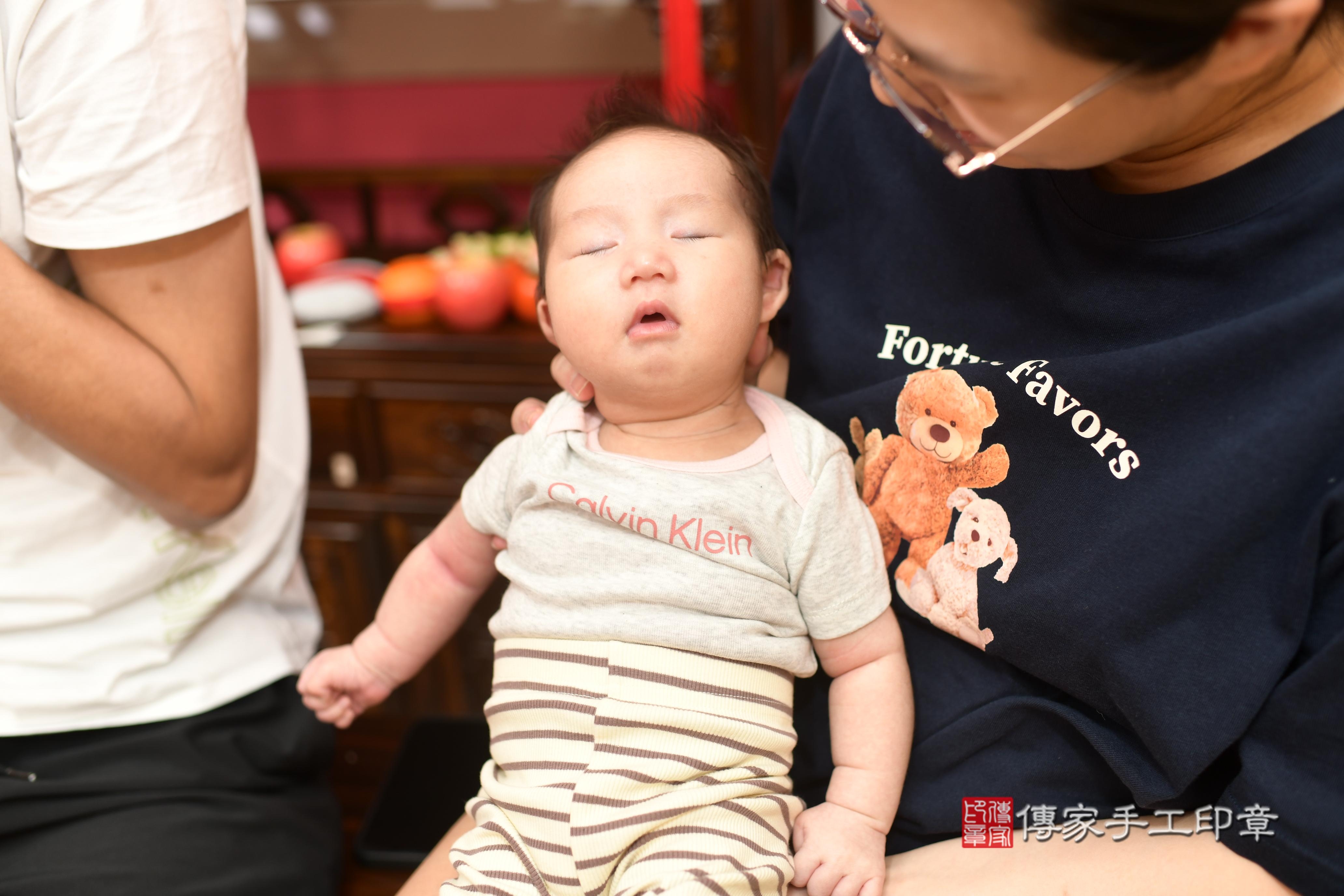 傳家手工印章高雄店、抓周、度脺、中國風會場、傳家嬰兒古禮、吉祥話、抓周道具物品24種、拍照。抓周證書。寶寶抓周、滿周歲、生日快樂、祝福