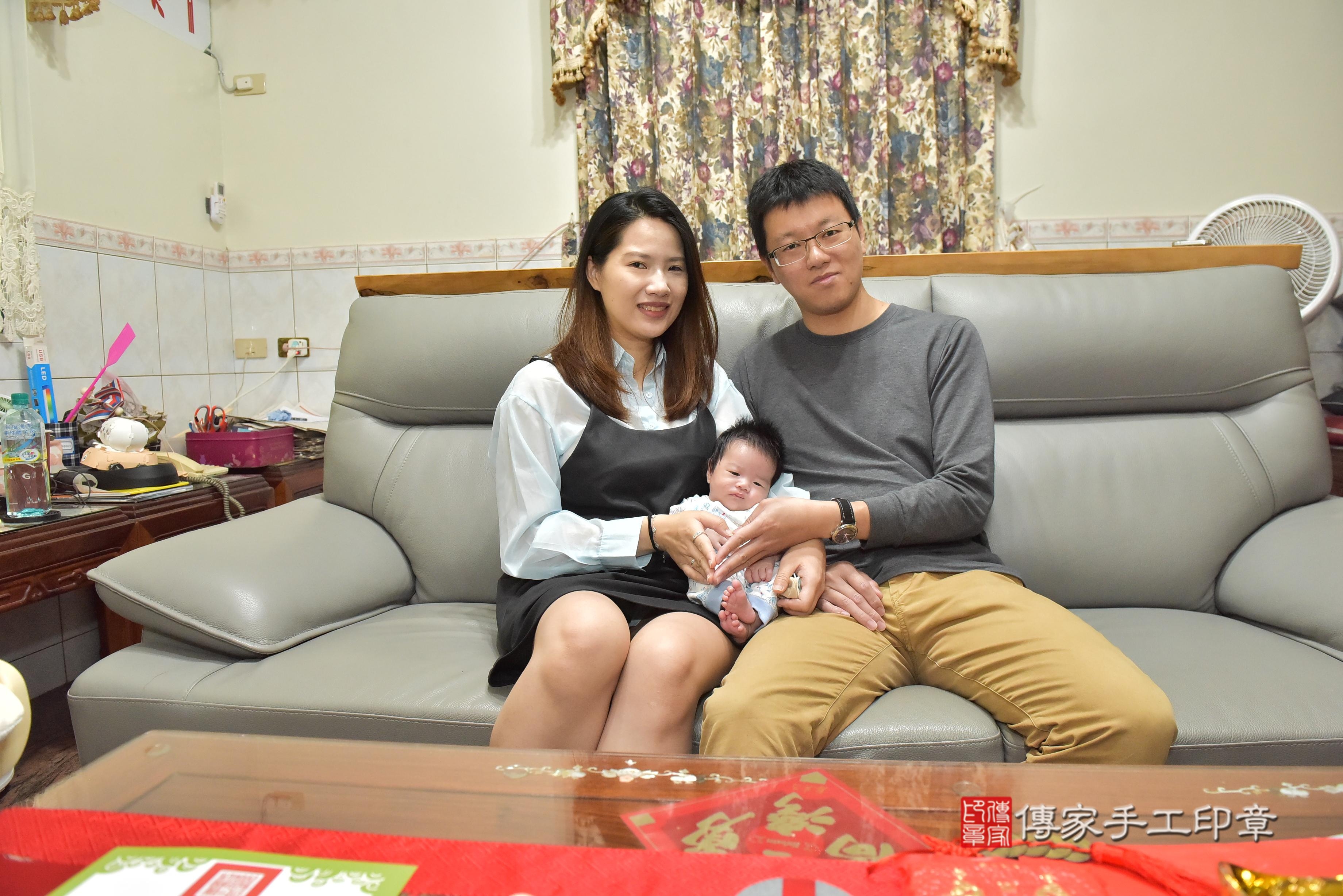 傳家手工印章高雄店、抓周、度脺、中國風會場、傳家嬰兒古禮、吉祥話、抓周道具物品24種、拍照。抓周證書。寶寶抓周、滿周歲、生日快樂、祝福