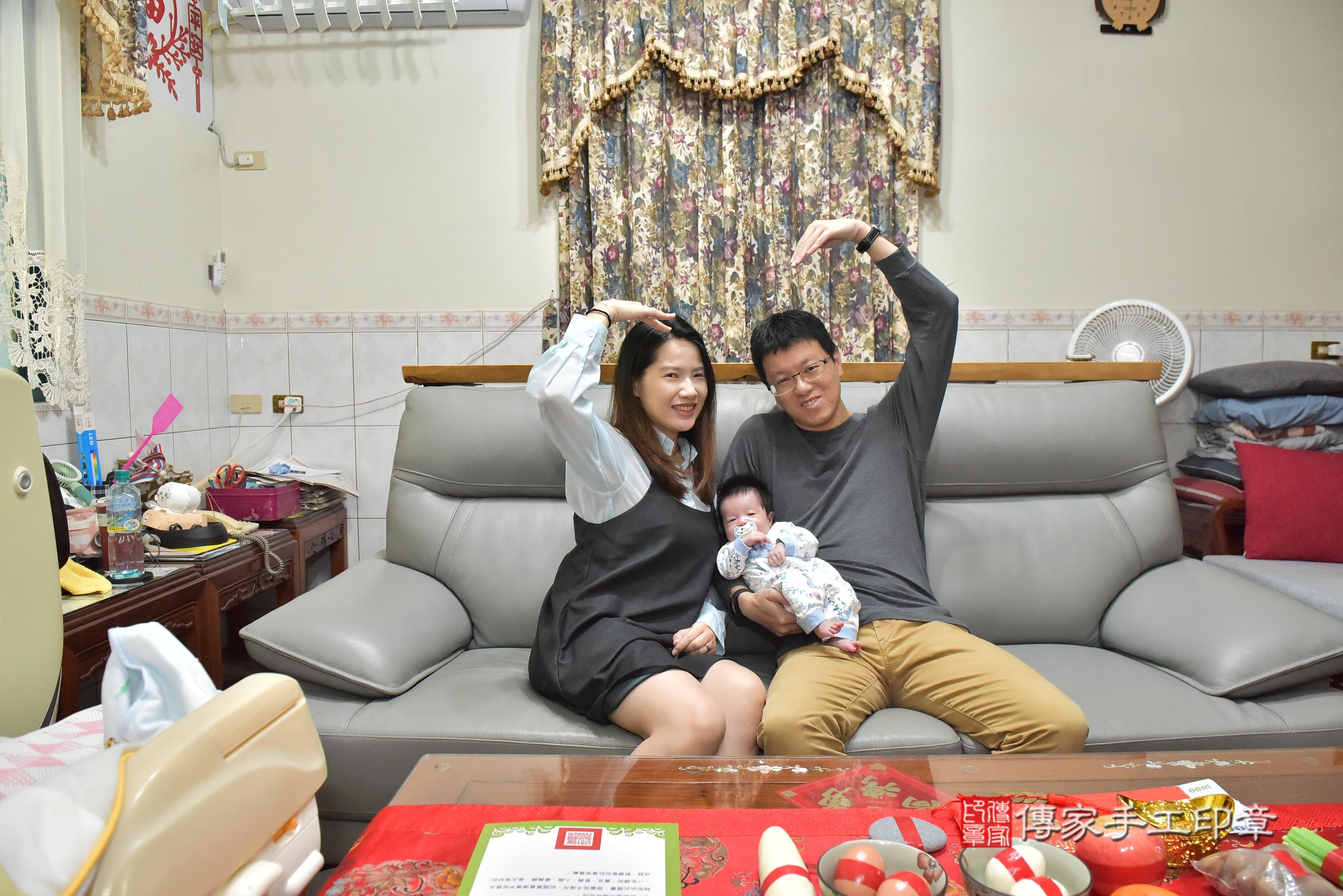 傳家手工印章高雄店、抓周、度脺、中國風會場、傳家嬰兒古禮、吉祥話、抓周道具物品24種、拍照。抓周證書。寶寶抓周、滿周歲、生日快樂、祝福