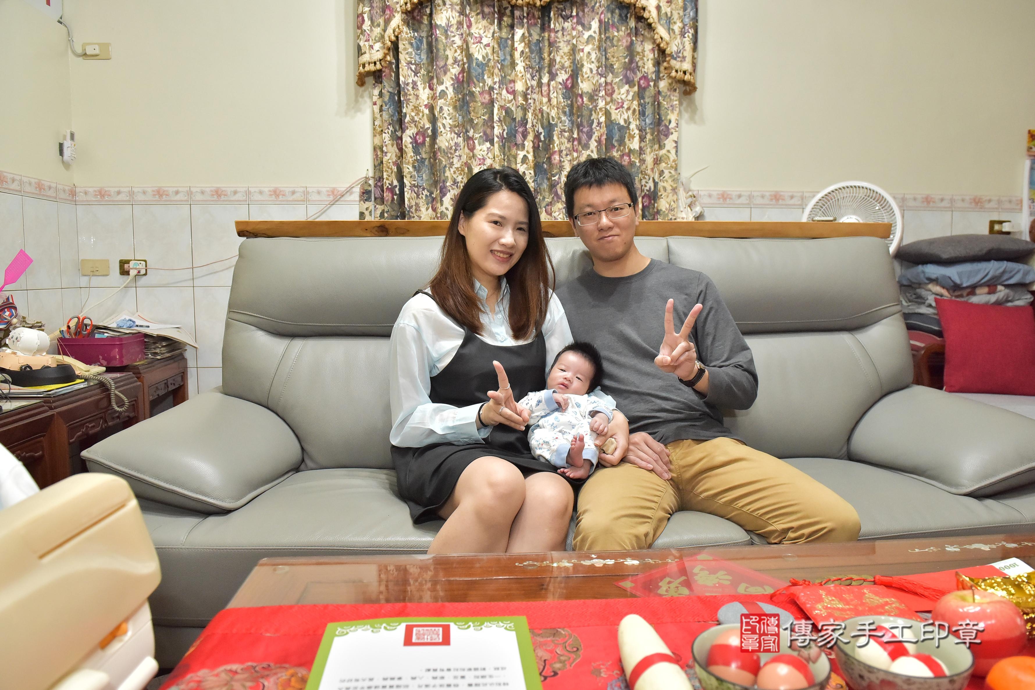 傳家手工印章高雄店、抓周、度脺、中國風會場、傳家嬰兒古禮、吉祥話、抓周道具物品24種、拍照。抓周證書。寶寶抓周、滿周歲、生日快樂、祝福