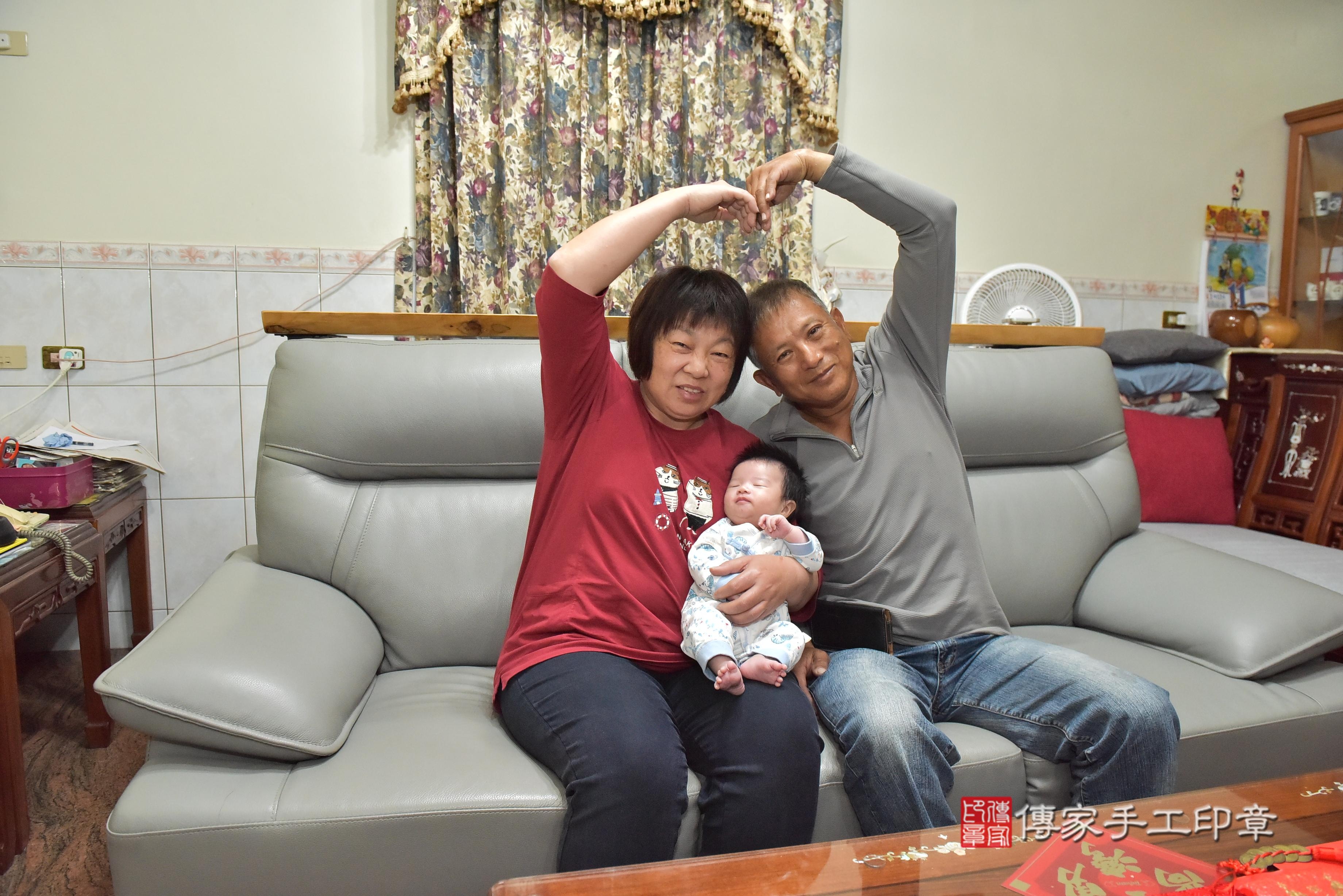 傳家手工印章高雄店、抓周、度脺、中國風會場、傳家嬰兒古禮、吉祥話、抓周道具物品24種、拍照。抓周證書。寶寶抓周、滿周歲、生日快樂、祝福