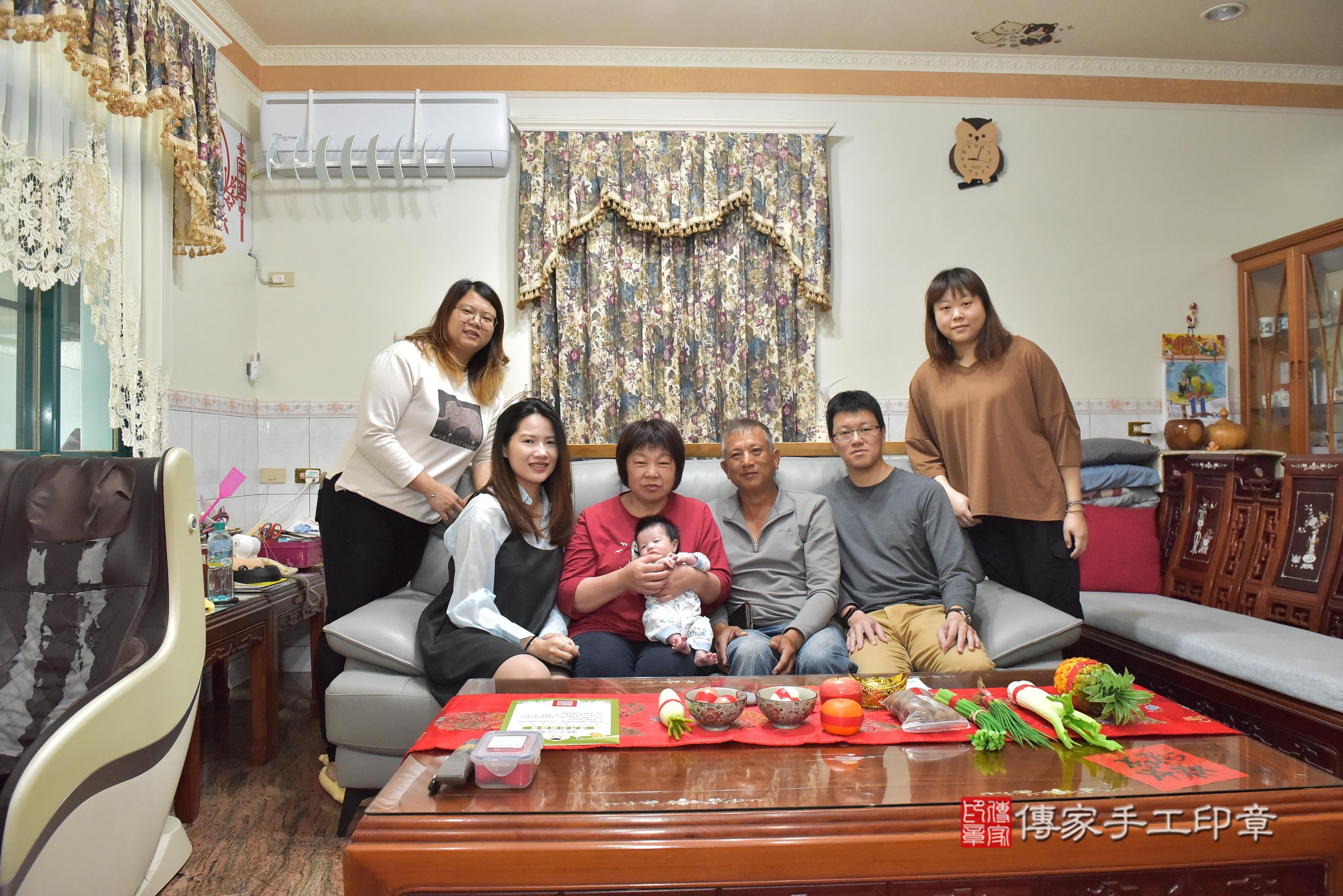 傳家手工印章高雄店、抓周、度脺、中國風會場、傳家嬰兒古禮、吉祥話、抓周道具物品24種、拍照。抓周證書。寶寶抓周、滿周歲、生日快樂、祝福