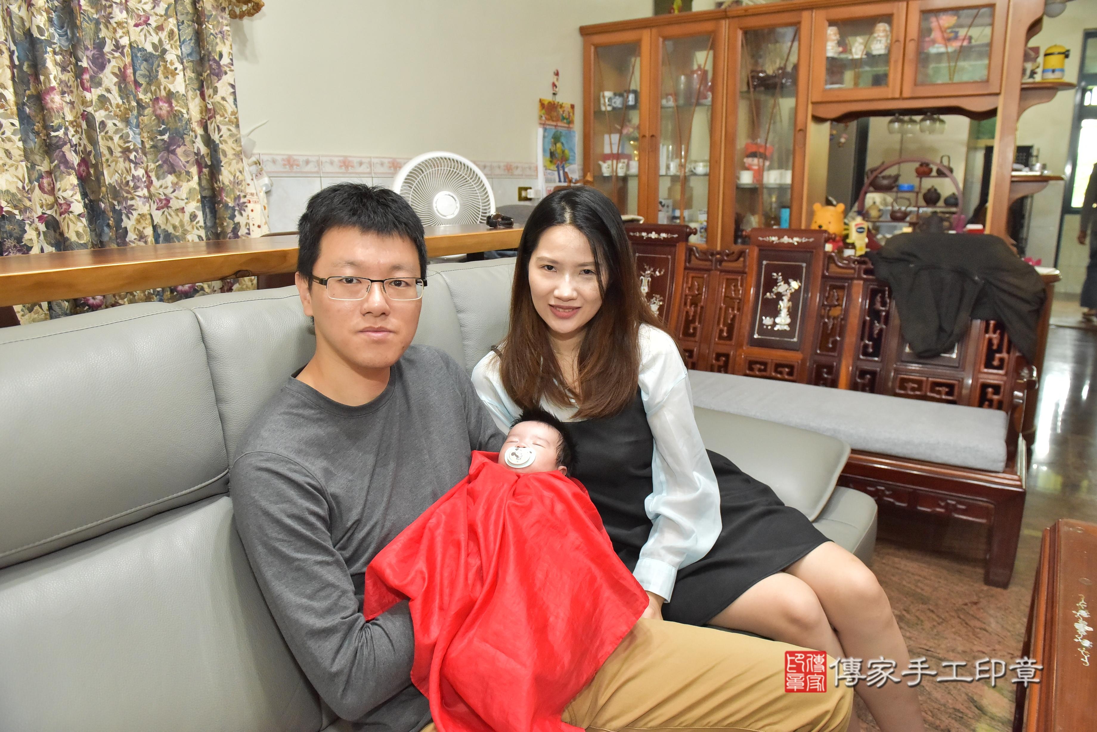 傳家手工印章高雄店、抓周、度脺、中國風會場、傳家嬰兒古禮、吉祥話、抓周道具物品24種、拍照。抓周證書。寶寶抓周、滿周歲、生日快樂、祝福