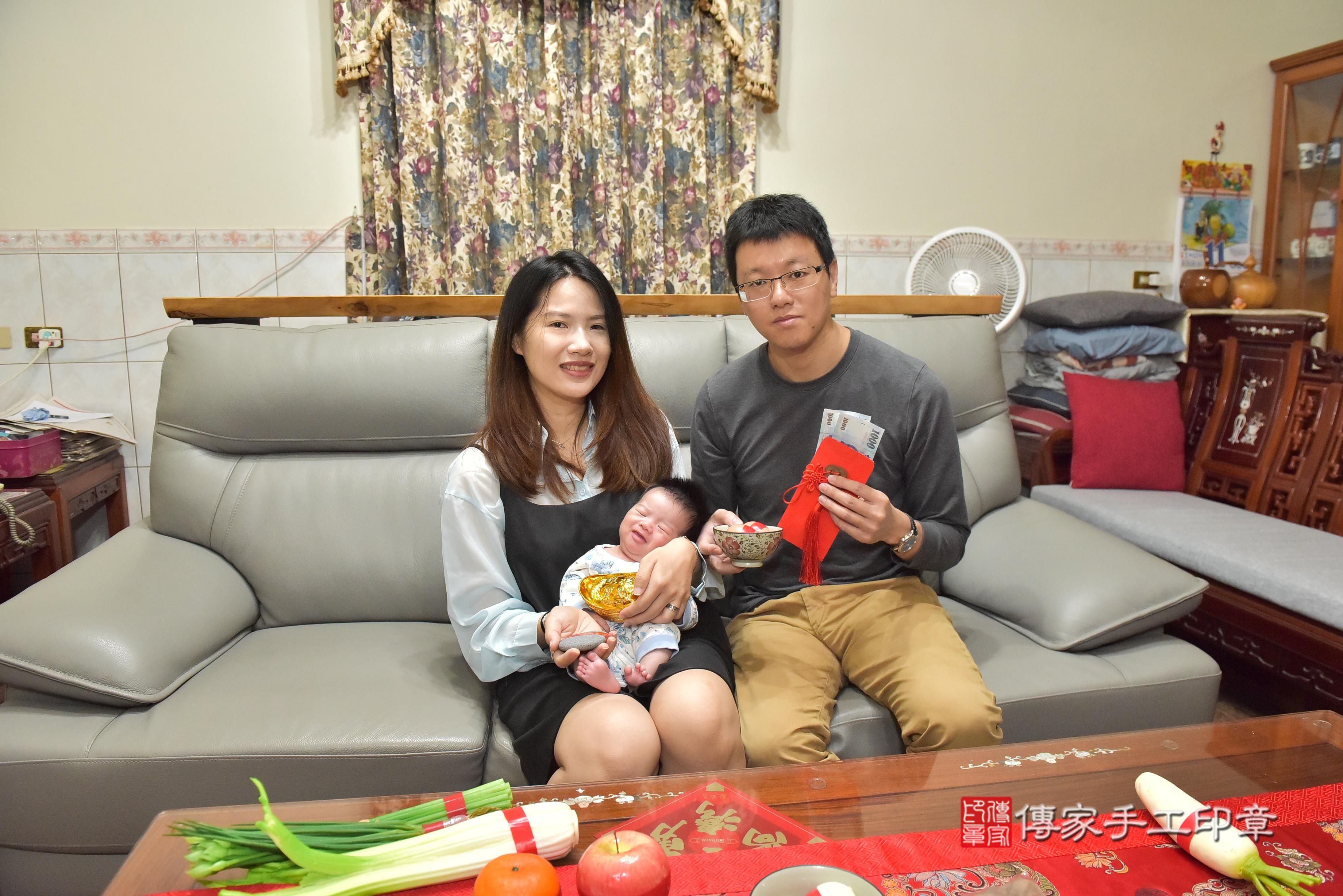 傳家手工印章高雄店、抓周、度脺、中國風會場、傳家嬰兒古禮、吉祥話、抓周道具物品24種、拍照。抓周證書。寶寶抓周、滿周歲、生日快樂、祝福