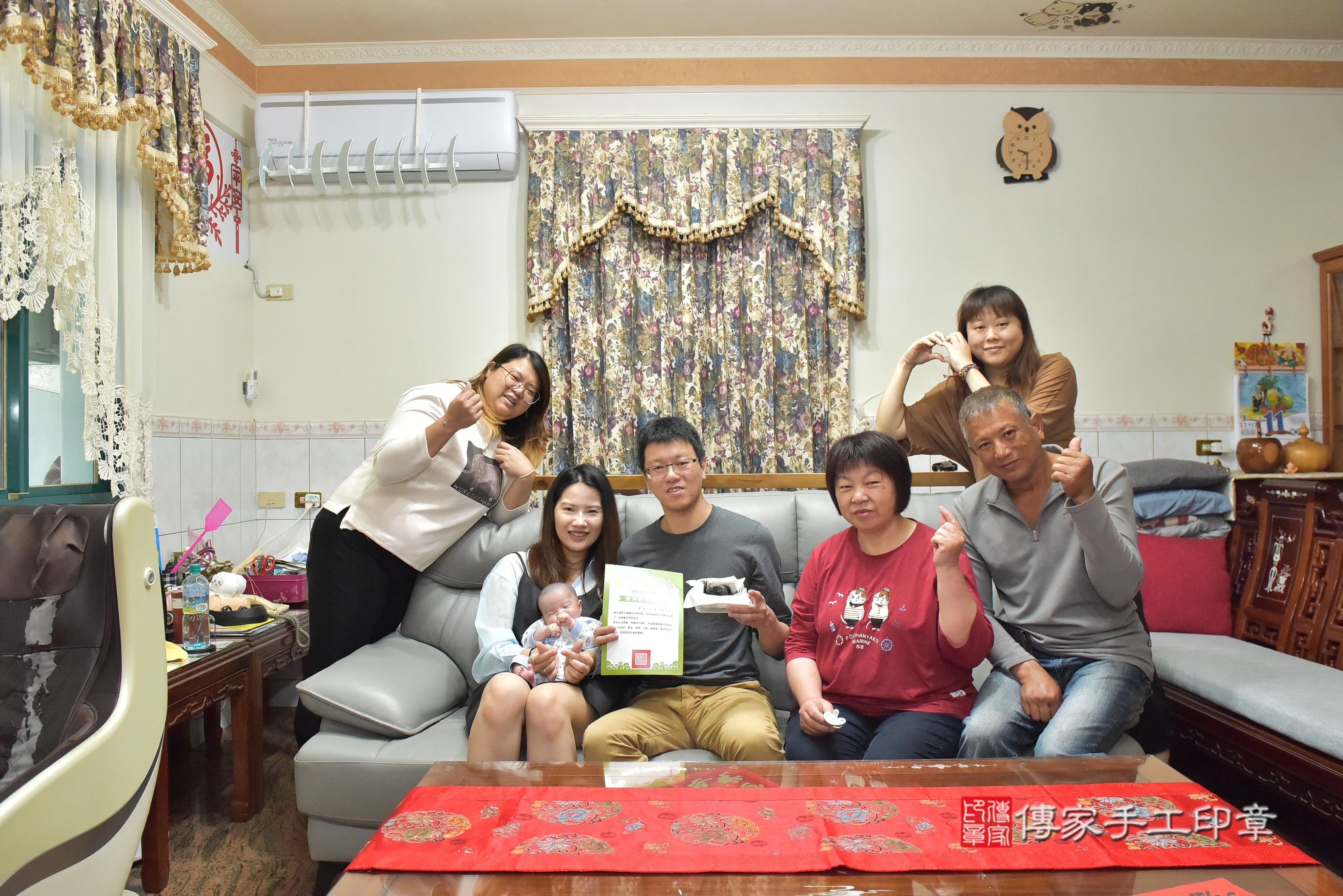 傳家手工印章高雄店、抓周、度脺、中國風會場、傳家嬰兒古禮、吉祥話、抓周道具物品24種、拍照。抓周證書。寶寶抓周、滿周歲、生日快樂、祝福
