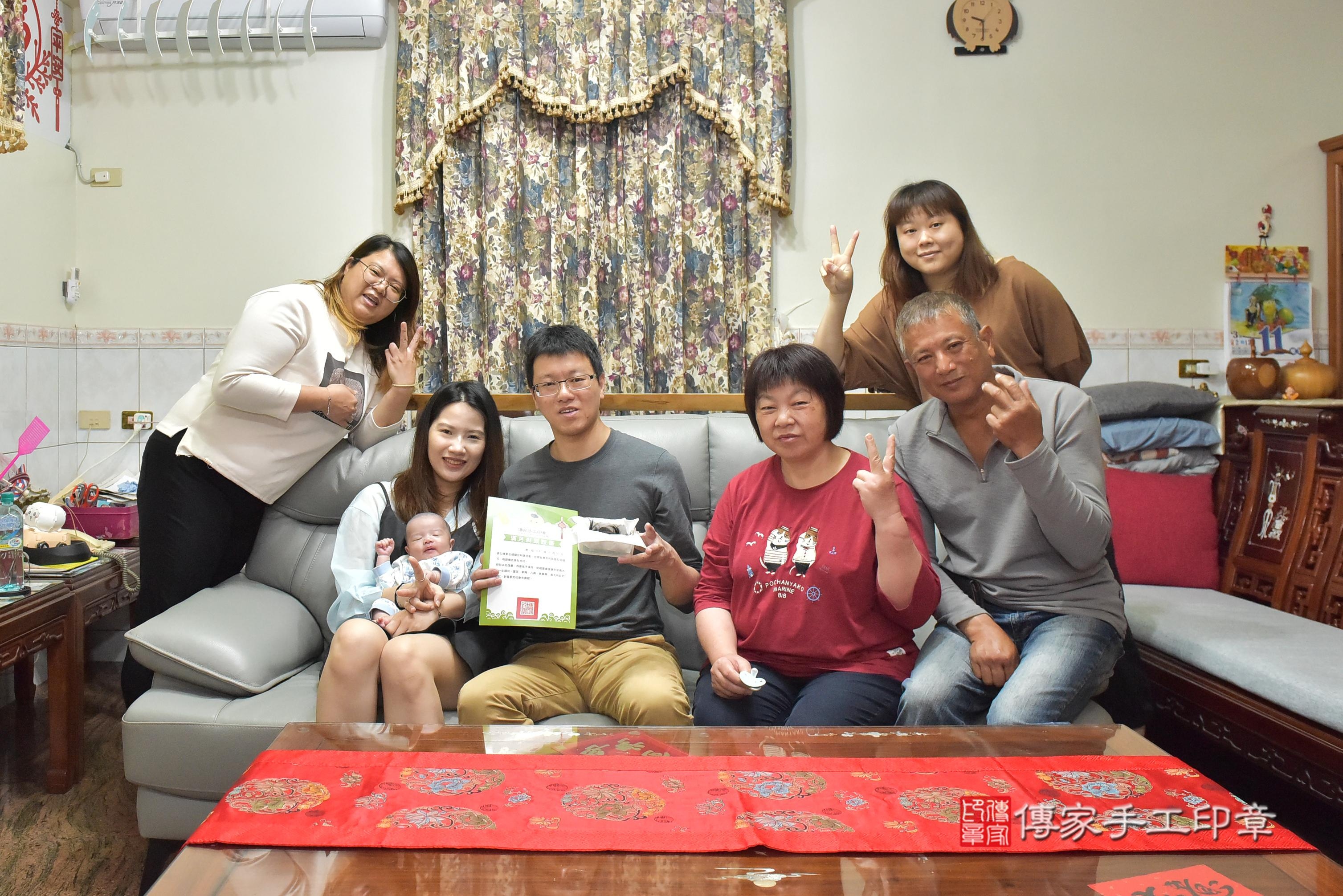 傳家手工印章高雄店、抓周、度脺、中國風會場、傳家嬰兒古禮、吉祥話、抓周道具物品24種、拍照。抓周證書。寶寶抓周、滿周歲、生日快樂、祝福