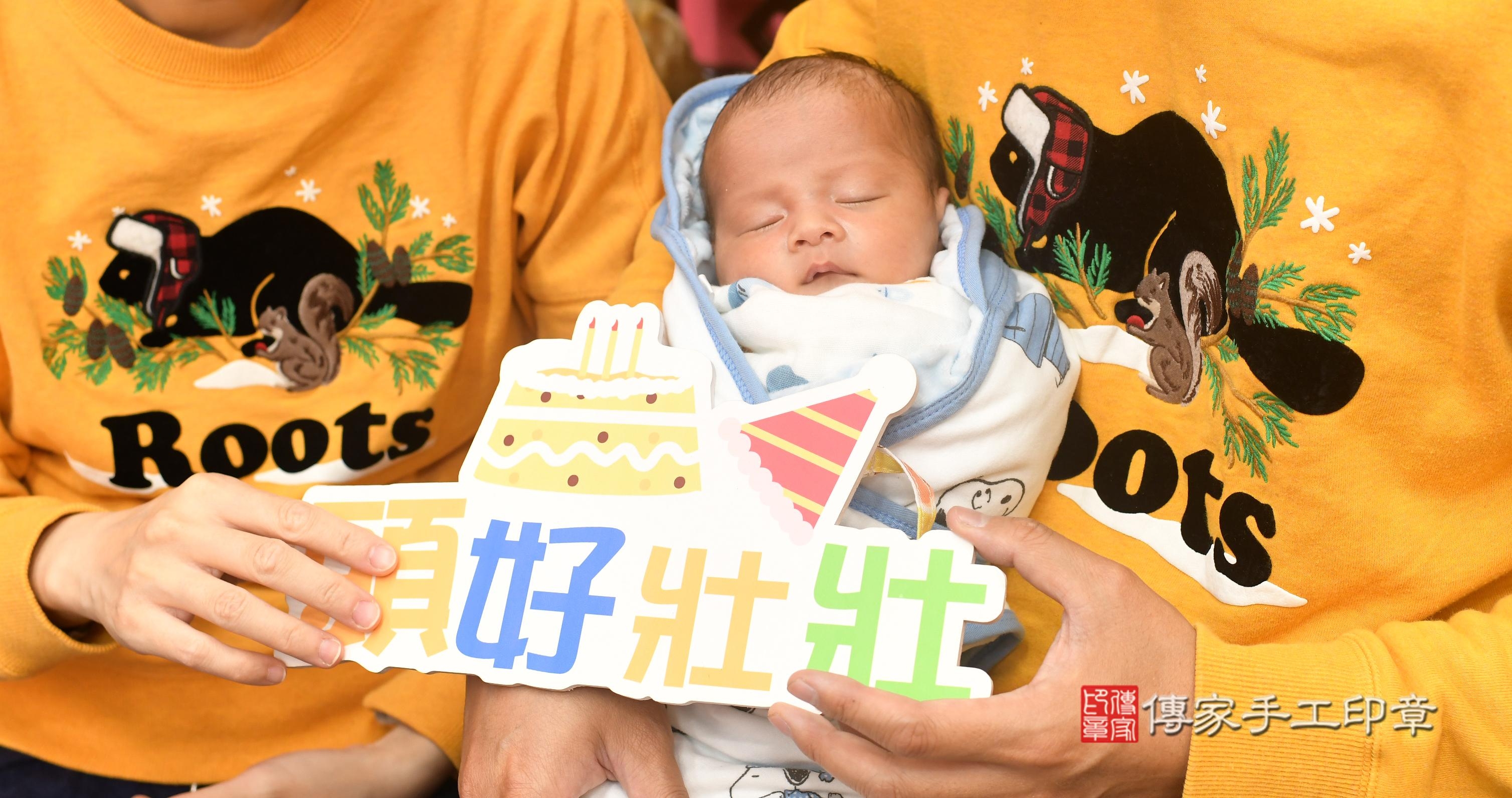 傳家手工印章高雄店、抓周、度脺、中國風會場、傳家嬰兒古禮、吉祥話、抓周道具物品24種、拍照。抓周證書。寶寶抓周、滿周歲、生日快樂、祝福