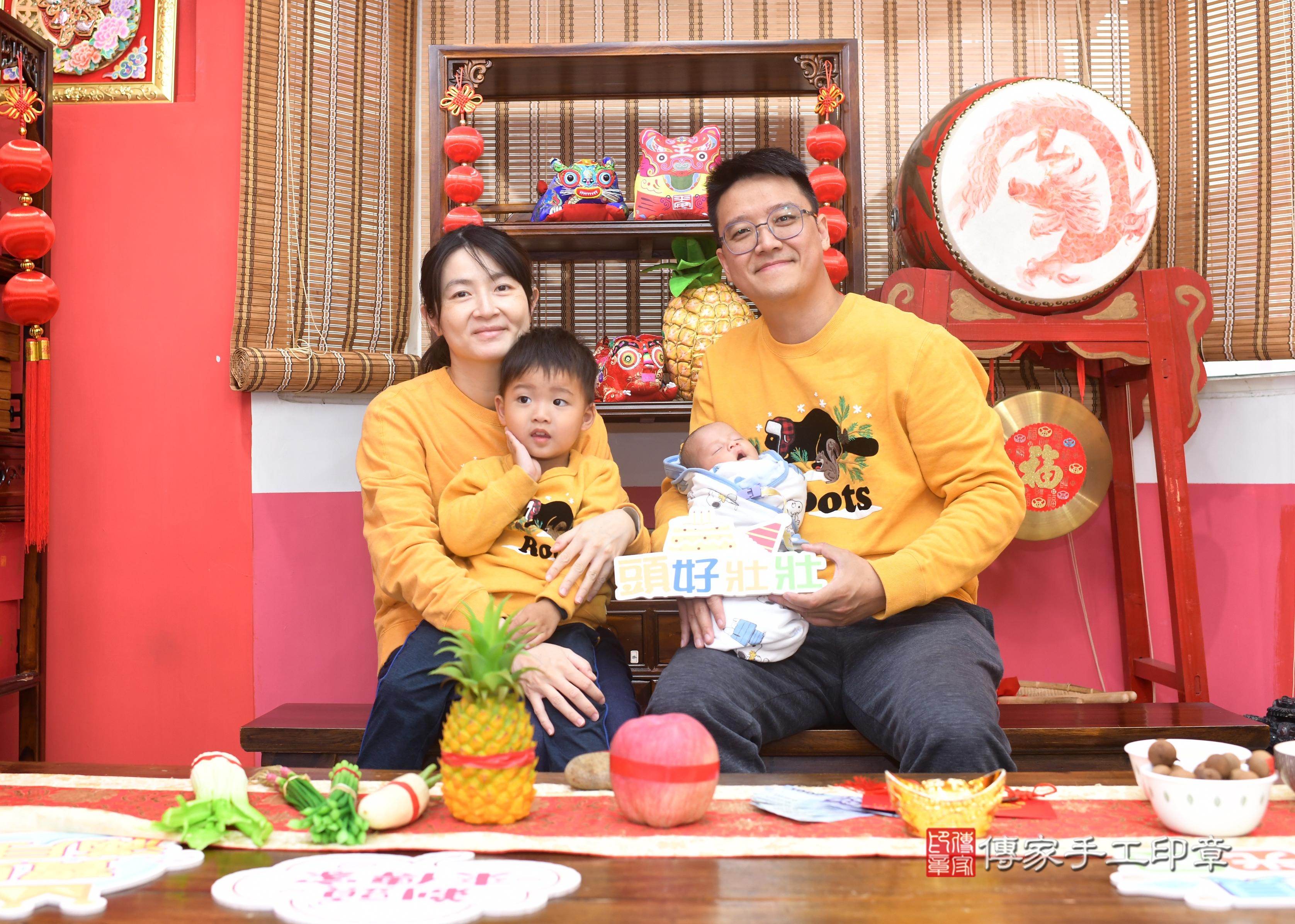 傳家手工印章高雄店、抓周、度脺、中國風會場、傳家嬰兒古禮、吉祥話、抓周道具物品24種、拍照。抓周證書。寶寶抓周、滿周歲、生日快樂、祝福