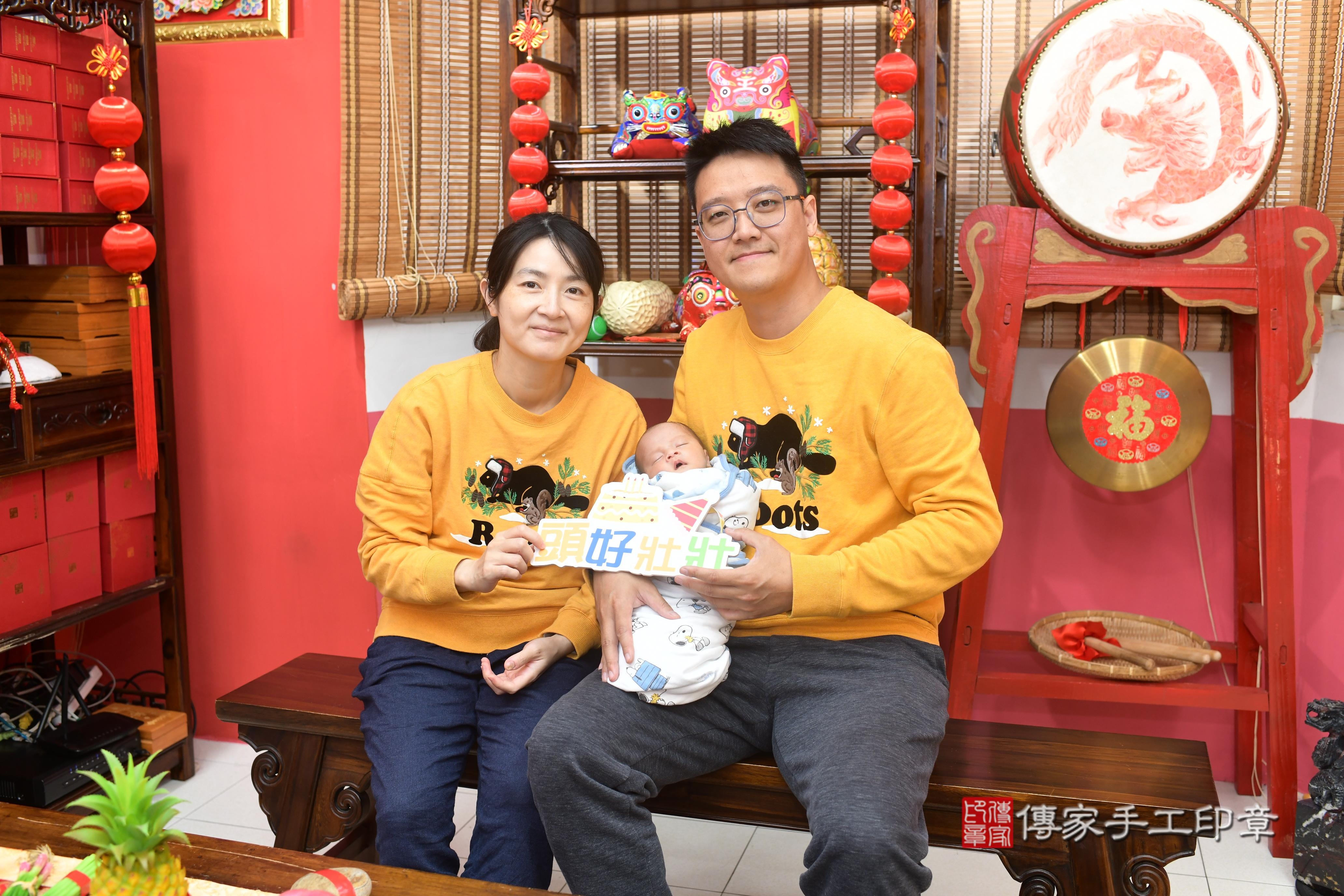 傳家手工印章高雄店、抓周、度脺、中國風會場、傳家嬰兒古禮、吉祥話、抓周道具物品24種、拍照。抓周證書。寶寶抓周、滿周歲、生日快樂、祝福