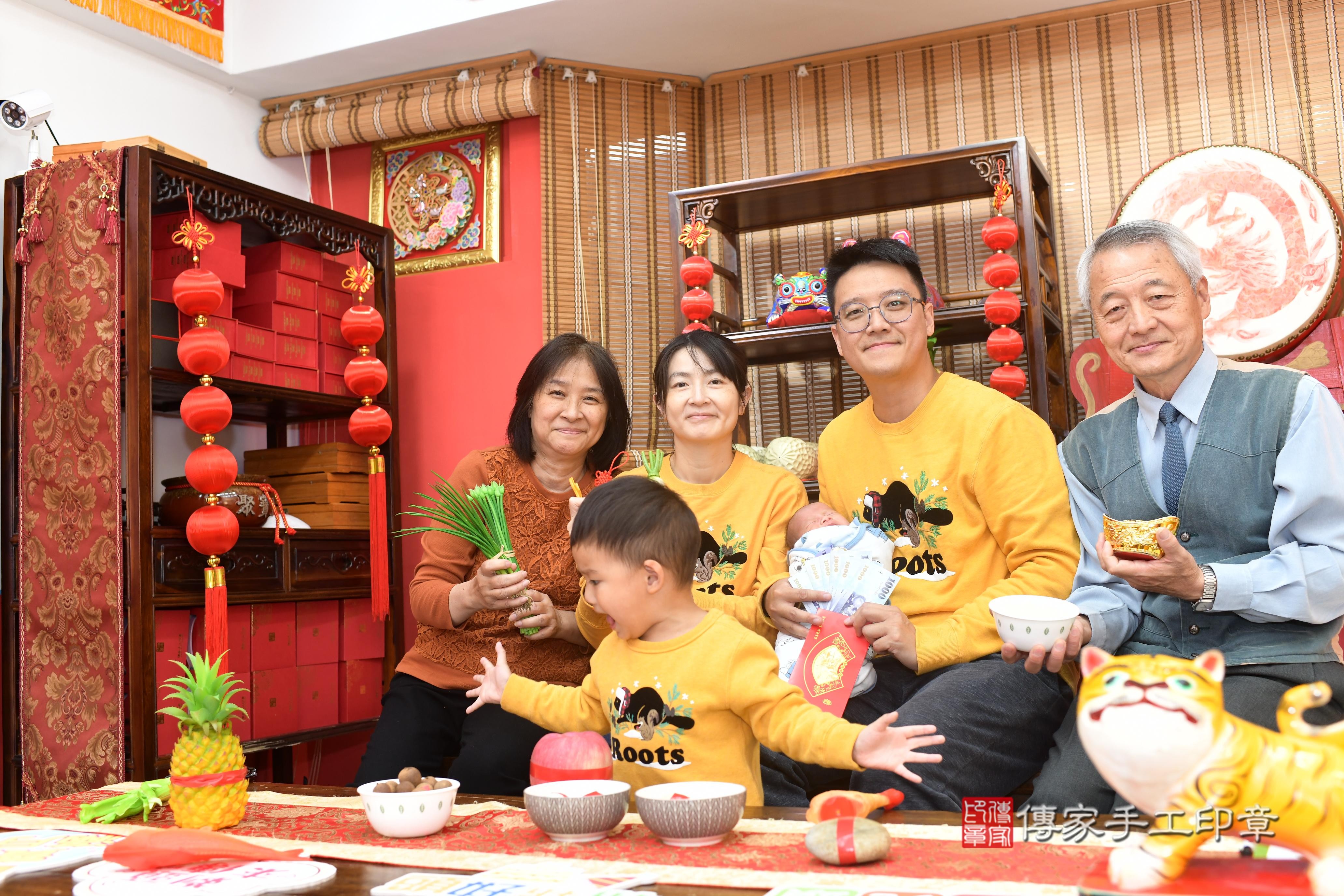 傳家手工印章高雄店、抓周、度脺、中國風會場、傳家嬰兒古禮、吉祥話、抓周道具物品24種、拍照。抓周證書。寶寶抓周、滿周歲、生日快樂、祝福