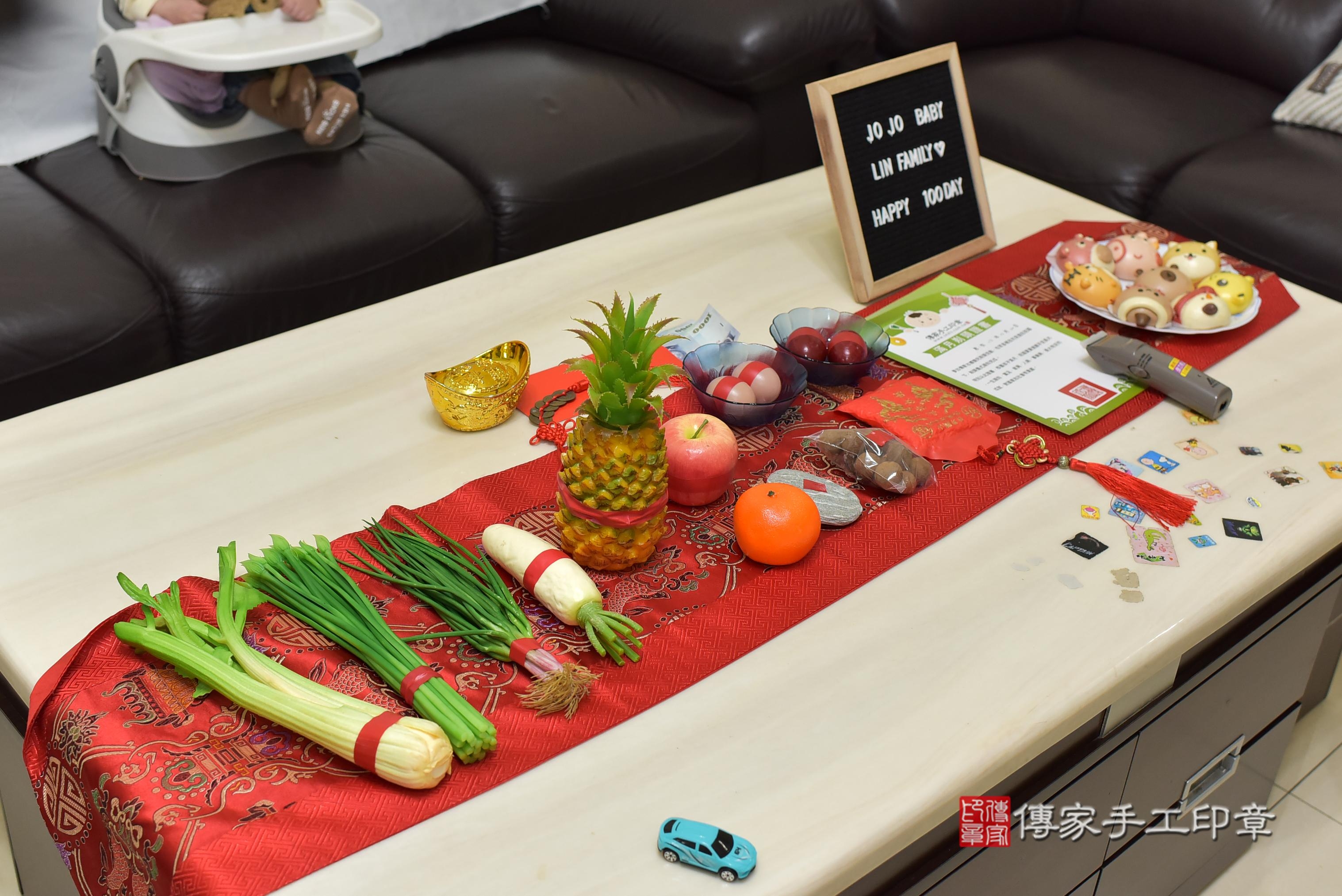 傳家手工印章台南店、抓周、度脺、中國風會場、傳家嬰兒古禮、吉祥話、抓周道具物品24種、拍照。抓周證書。寶寶抓周、滿周歲、生日快樂、祝福