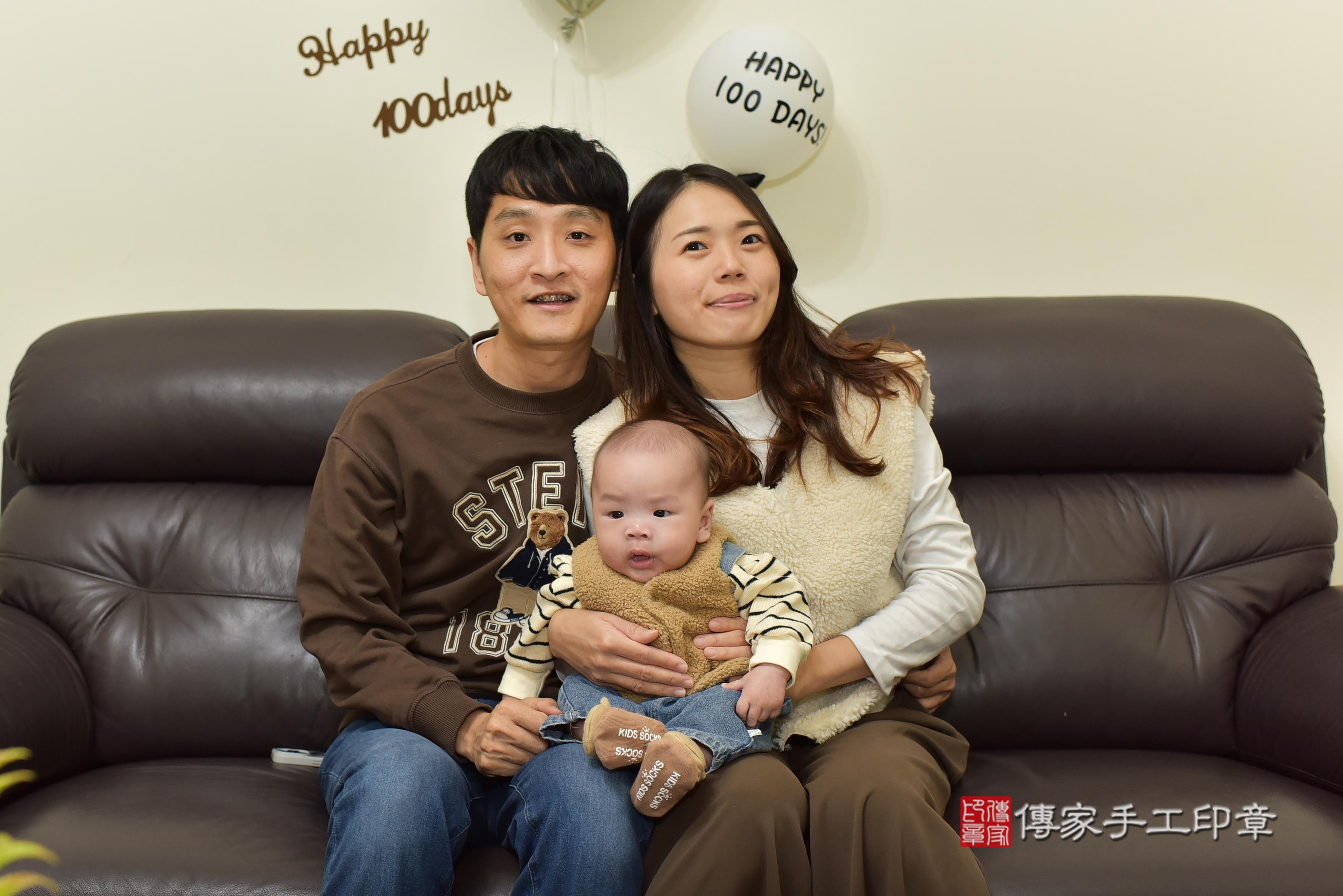 傳家手工印章台南店、抓周、度脺、中國風會場、傳家嬰兒古禮、吉祥話、抓周道具物品24種、拍照。抓周證書。寶寶抓周、滿周歲、生日快樂、祝福