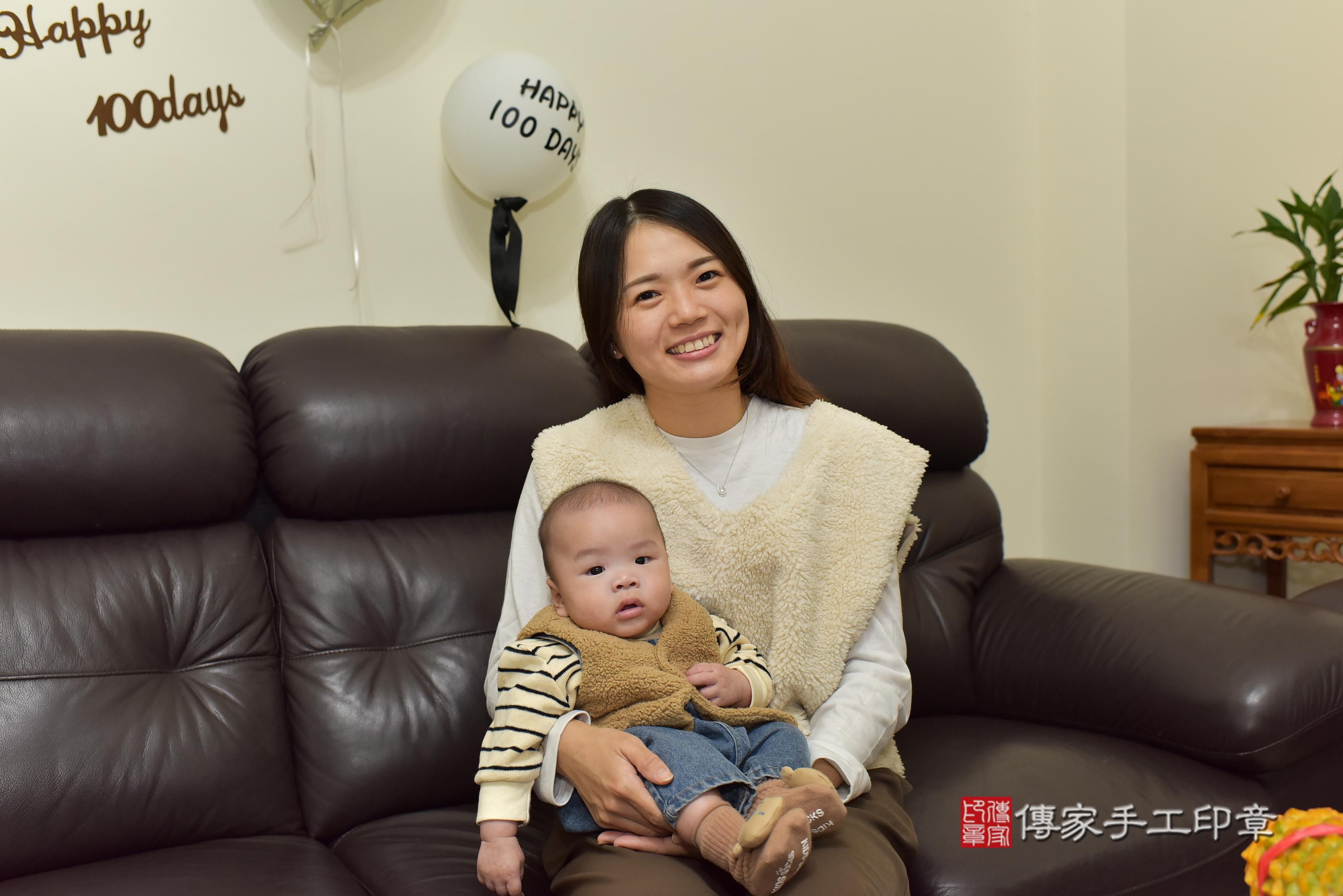 傳家手工印章台南店、抓周、度脺、中國風會場、傳家嬰兒古禮、吉祥話、抓周道具物品24種、拍照。抓周證書。寶寶抓周、滿周歲、生日快樂、祝福