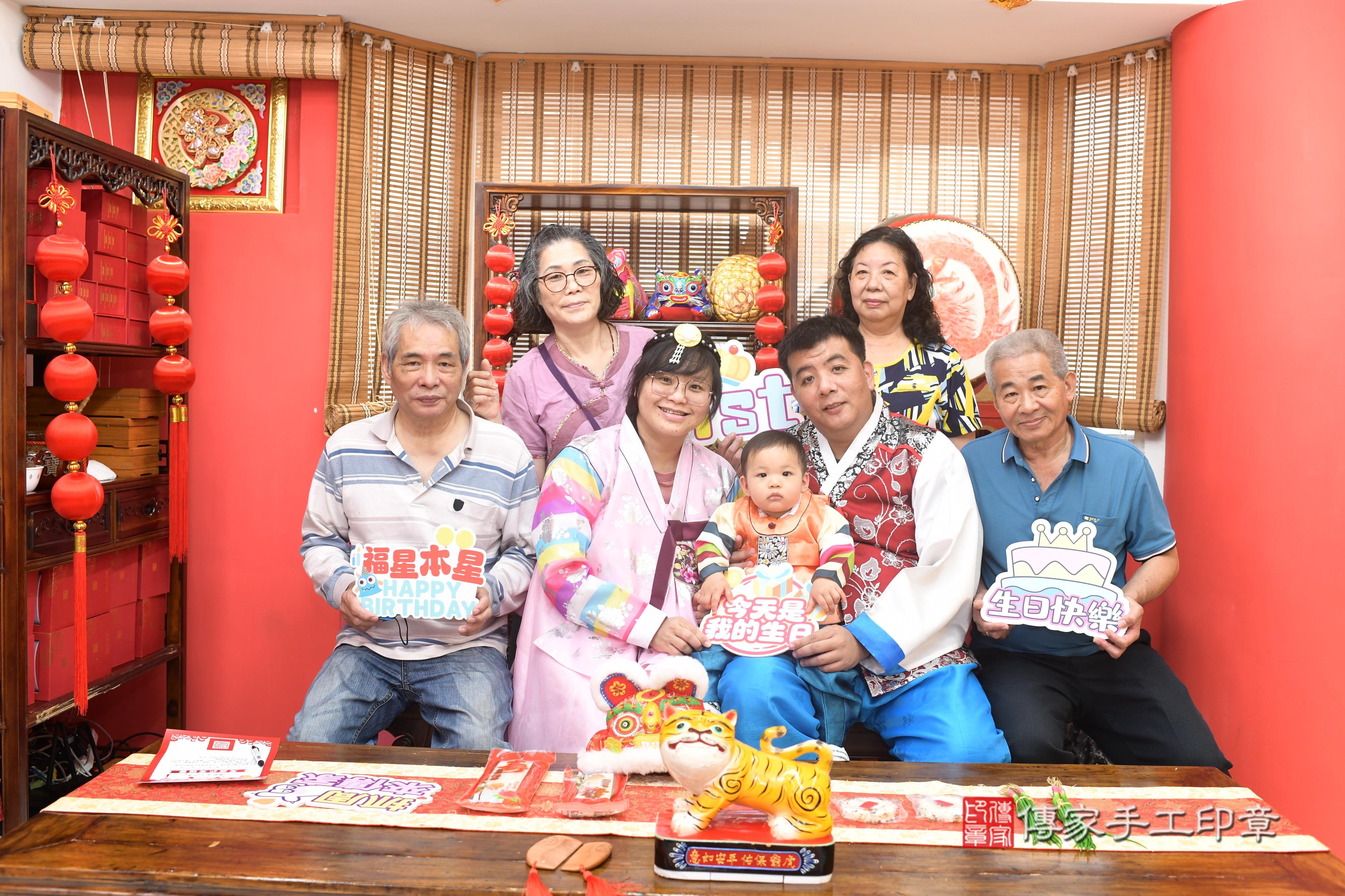 傳家手工印章高雄店、抓周、度脺、中國風會場、傳家嬰兒古禮、吉祥話、抓周道具物品24種、拍照。抓周證書。寶寶抓周、滿周歲、生日快樂、祝福