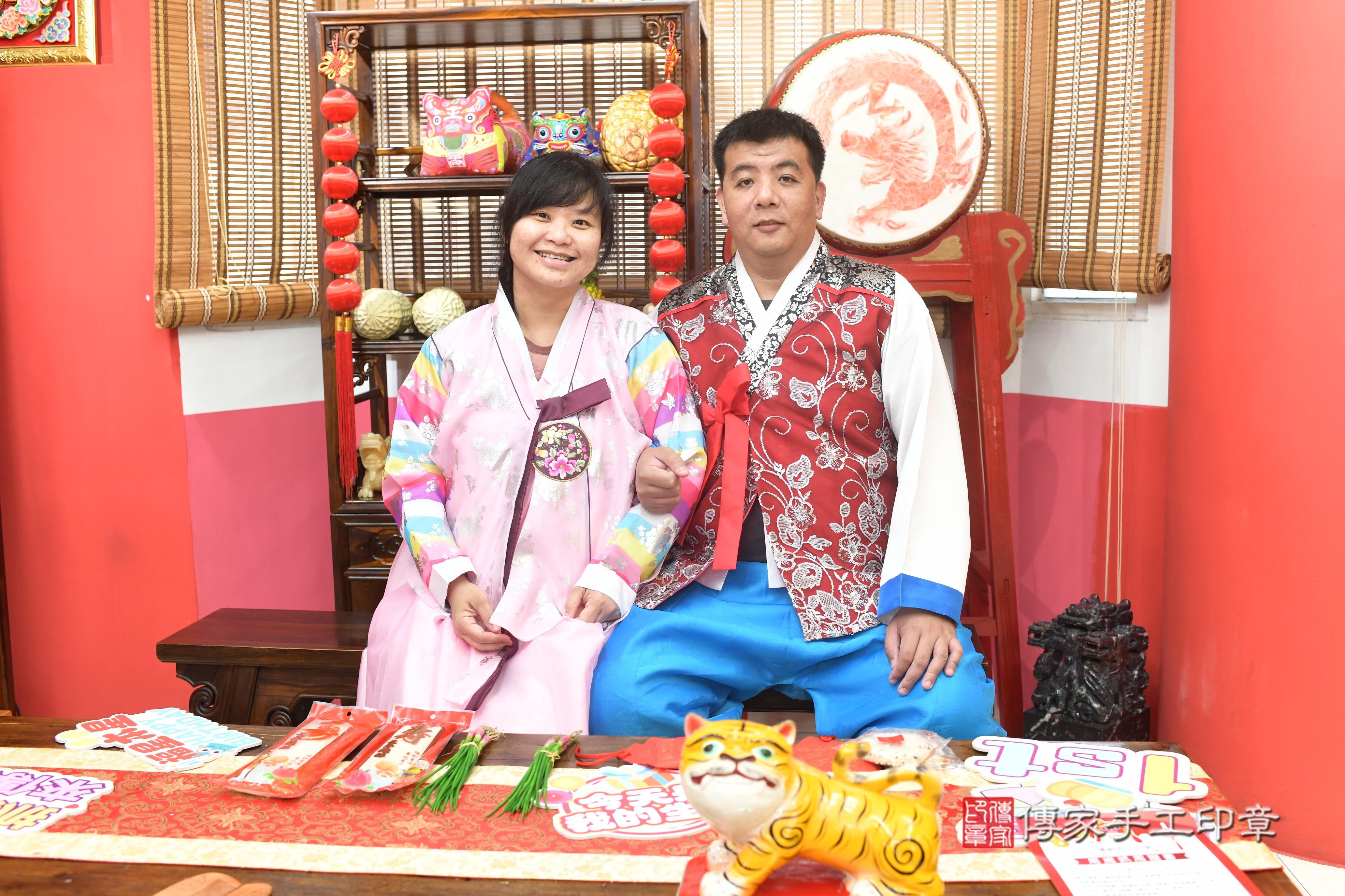 傳家手工印章高雄店、抓周、度脺、中國風會場、傳家嬰兒古禮、吉祥話、抓周道具物品24種、拍照。抓周證書。寶寶抓周、滿周歲、生日快樂、祝福