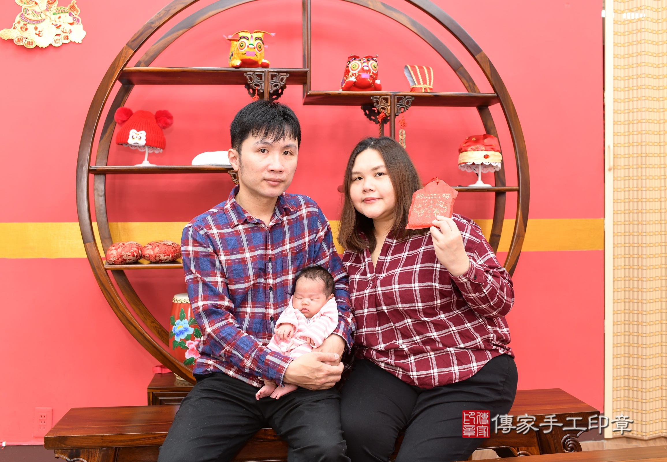 芩芩寶寶(新北市永和區嬰兒寶寶滿月剃頭理髮、嬰兒剃胎毛儀式吉祥話)。中國風會場，爸媽寶貝穿「日中韓」古裝禮服。專業拍照、證書。★購買「臍帶章、肚臍章、胎毛筆刷印章」贈送：剃頭、收涎、抓周，三選一。2025.3.11，照片6