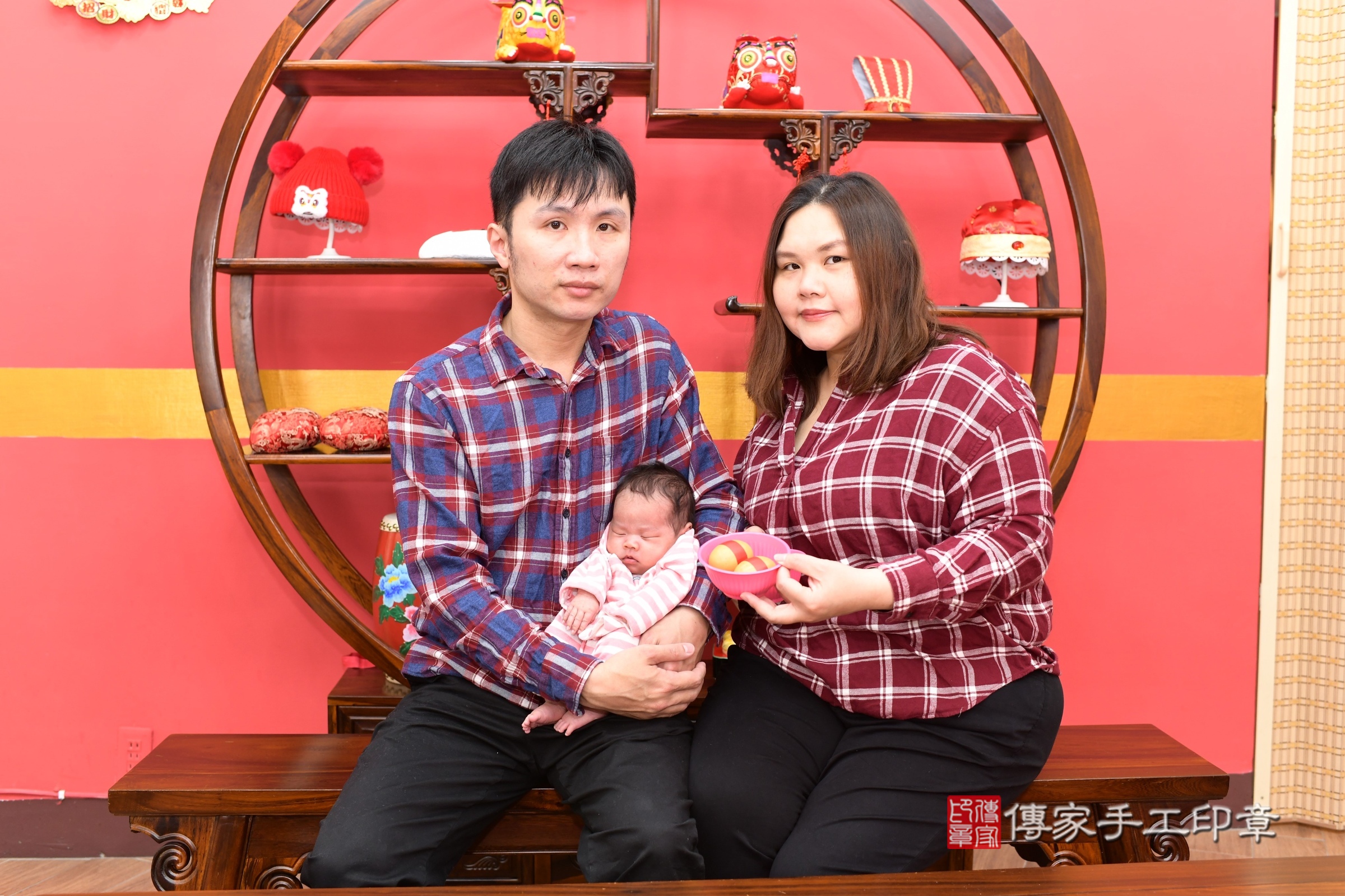 芩芩寶寶(新北市永和區嬰兒寶寶滿月剃頭理髮、嬰兒剃胎毛儀式吉祥話)。中國風會場，爸媽寶貝穿「日中韓」古裝禮服。專業拍照、證書。★購買「臍帶章、肚臍章、胎毛筆刷印章」贈送：剃頭、收涎、抓周，三選一。2025.3.11，照片4