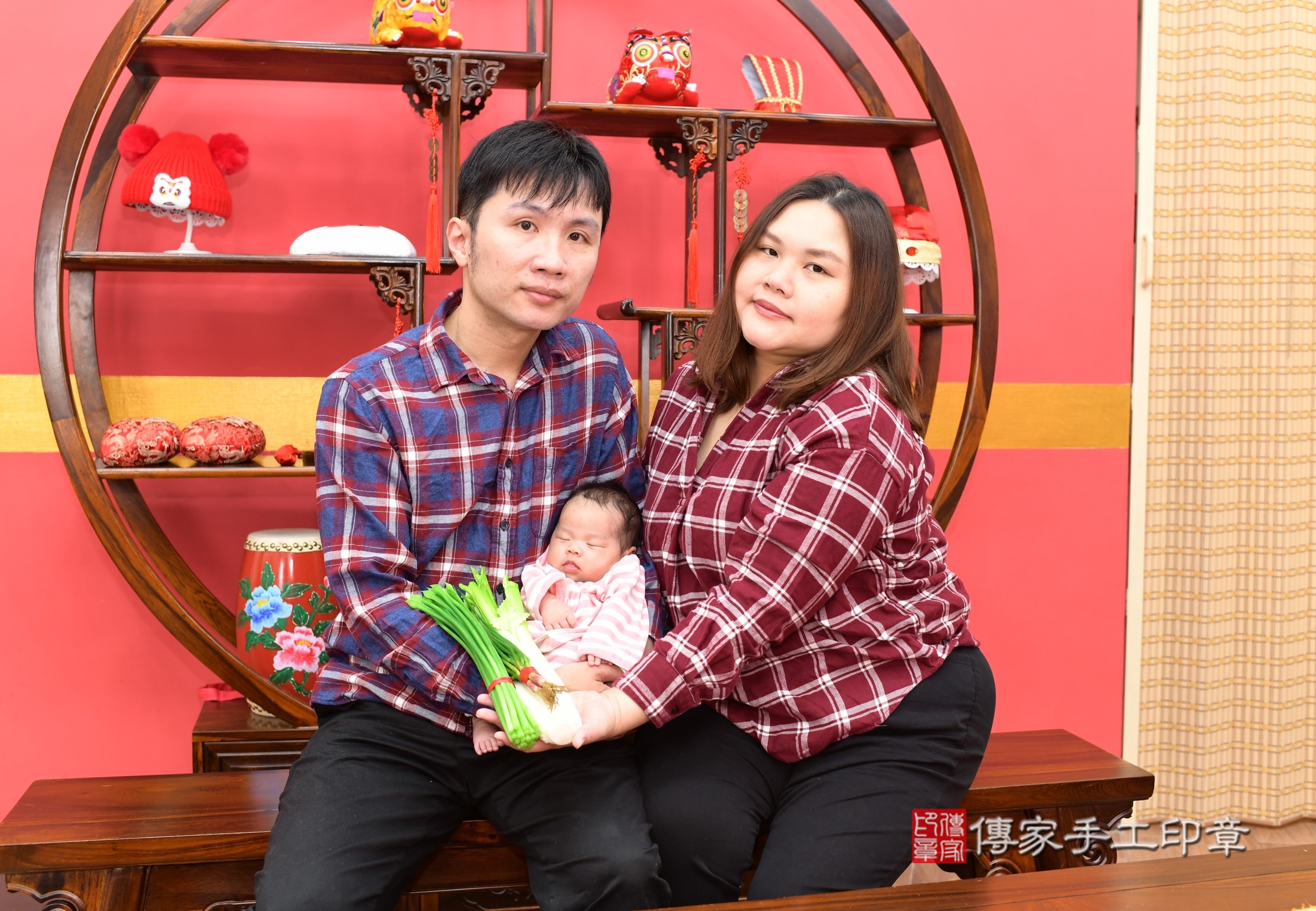 芩芩寶寶(新北市永和區嬰兒寶寶滿月剃頭理髮、嬰兒剃胎毛儀式吉祥話)。中國風會場，爸媽寶貝穿「日中韓」古裝禮服。專業拍照、證書。★購買「臍帶章、肚臍章、胎毛筆刷印章」贈送：剃頭、收涎、抓周，三選一。2025.3.11，照片3