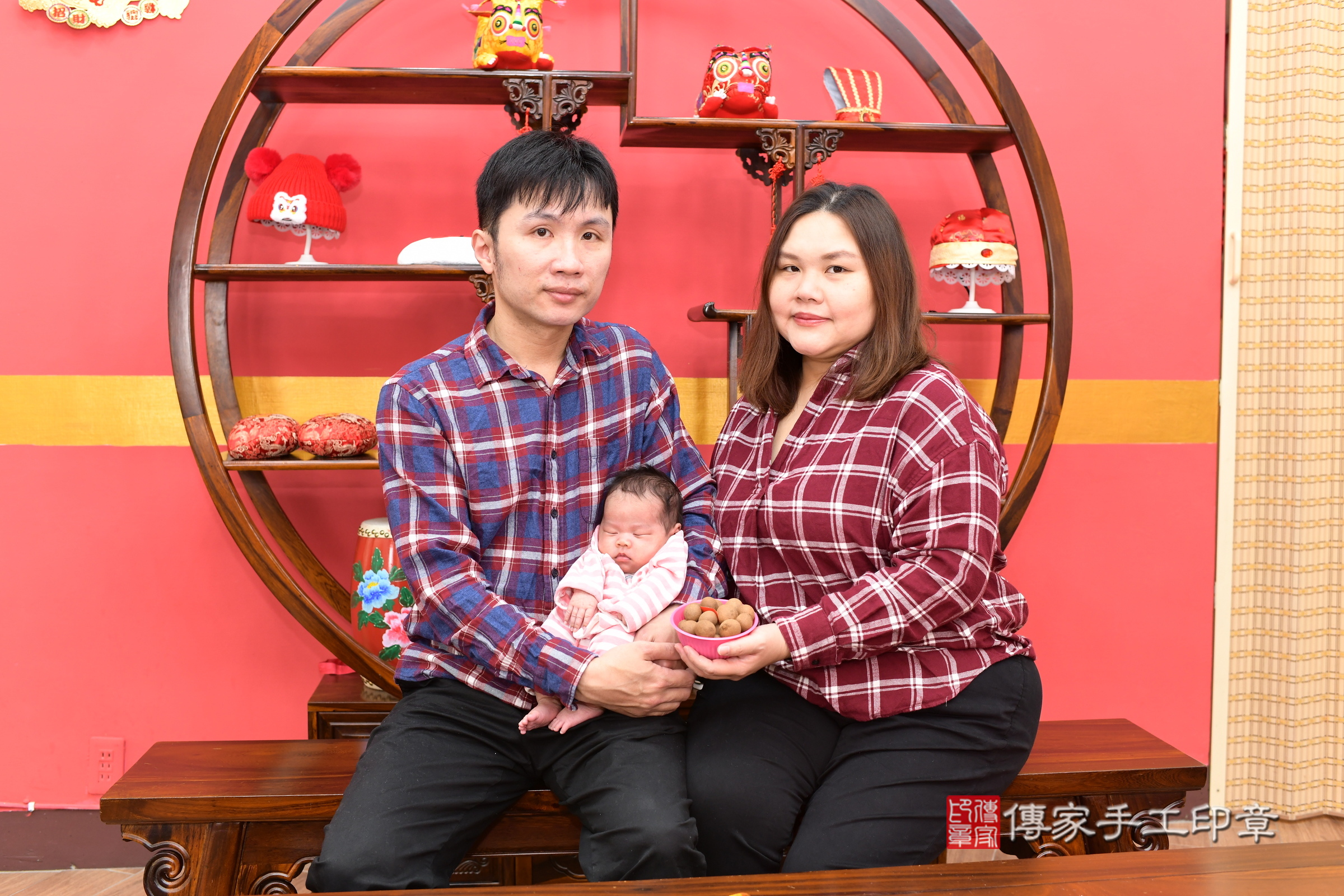 芩芩寶寶(新北市永和區嬰兒寶寶滿月剃頭理髮、嬰兒剃胎毛儀式吉祥話)。中國風會場，爸媽寶貝穿「日中韓」古裝禮服。專業拍照、證書。★購買「臍帶章、肚臍章、胎毛筆刷印章」贈送：剃頭、收涎、抓周，三選一。2025.3.11，照片5
