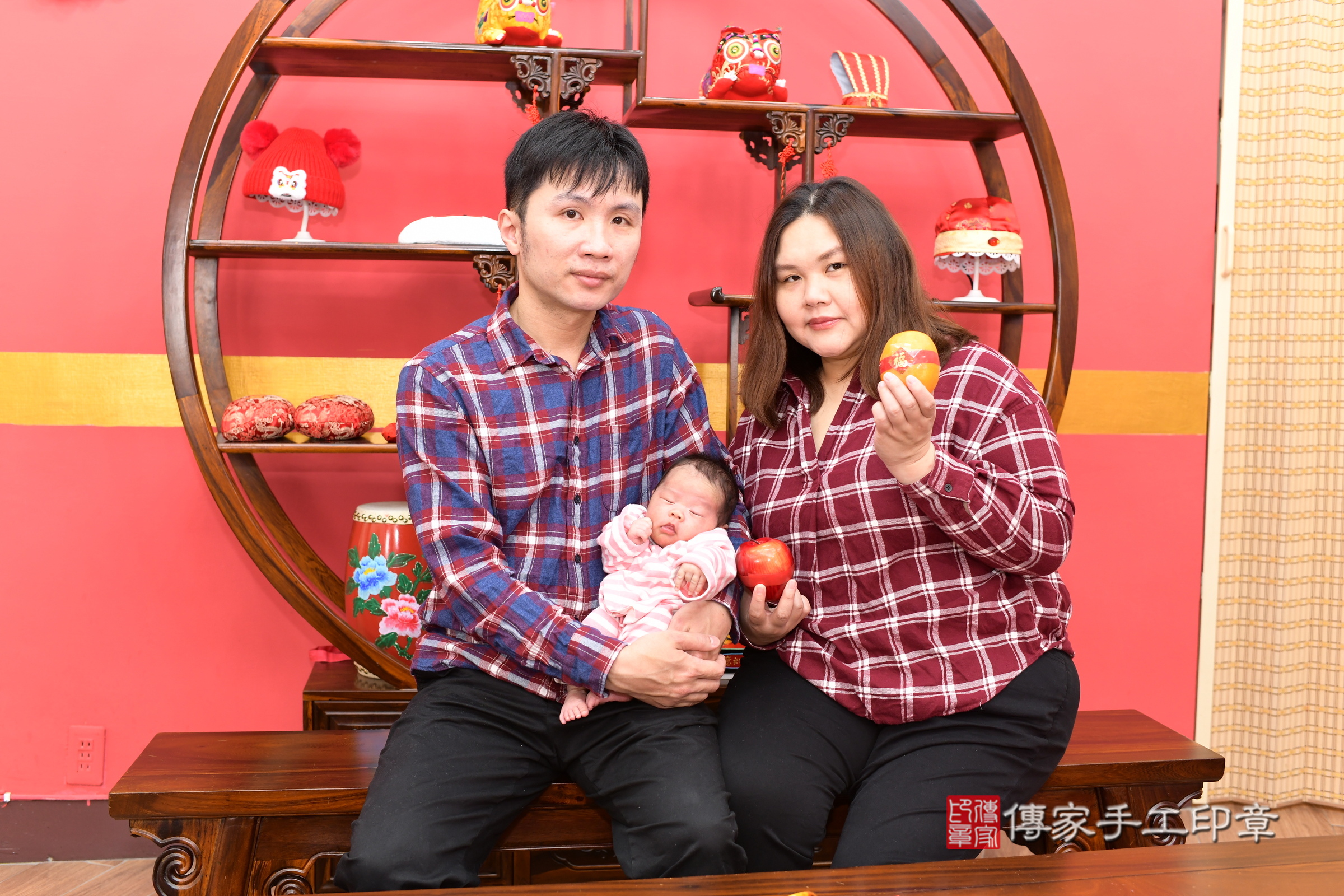 芩芩寶寶(新北市永和區嬰兒寶寶滿月剃頭理髮、嬰兒剃胎毛儀式吉祥話)。中國風會場，爸媽寶貝穿「日中韓」古裝禮服。專業拍照、證書。★購買「臍帶章、肚臍章、胎毛筆刷印章」贈送：剃頭、收涎、抓周，三選一。2025.3.11，照片8