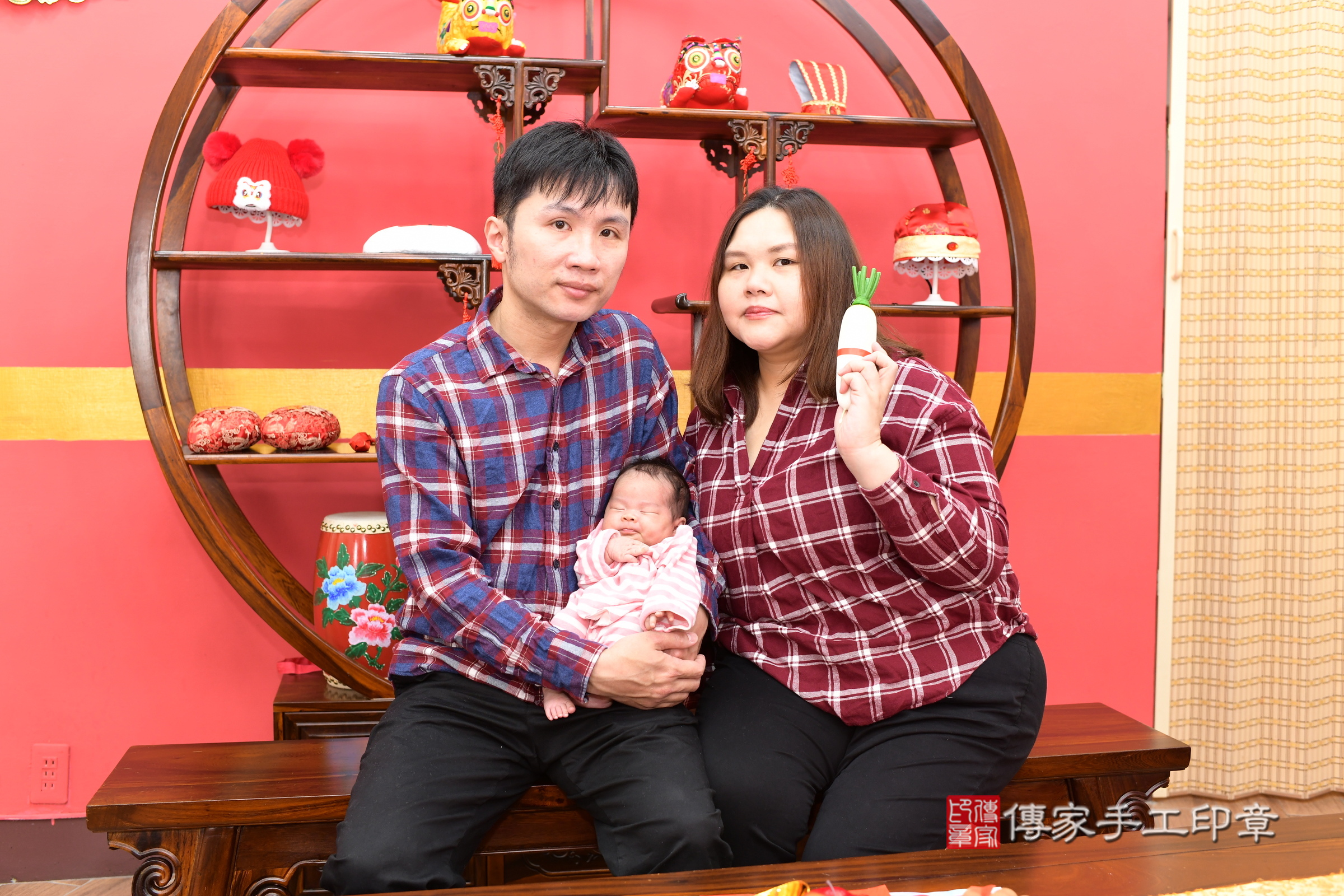 芩芩寶寶(新北市永和區嬰兒寶寶滿月剃頭理髮、嬰兒剃胎毛儀式吉祥話)。中國風會場，爸媽寶貝穿「日中韓」古裝禮服。專業拍照、證書。★購買「臍帶章、肚臍章、胎毛筆刷印章」贈送：剃頭、收涎、抓周，三選一。2025.3.11，照片9