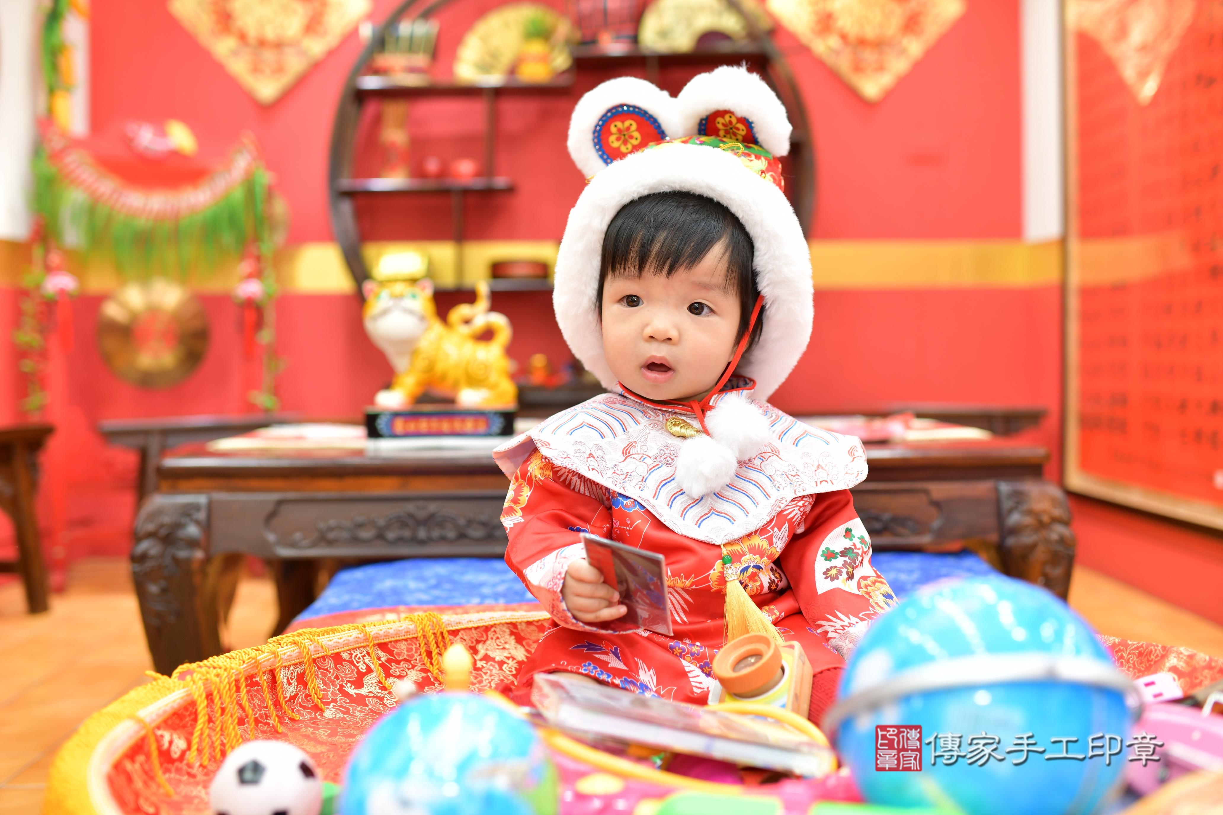 傳家手工印章桃園店、抓周、度脺、中國風會場、傳家嬰兒古禮、吉祥話、抓周道具物品24種、拍照。抓周證書。寶寶抓周、滿周歲、生日快樂、祝福