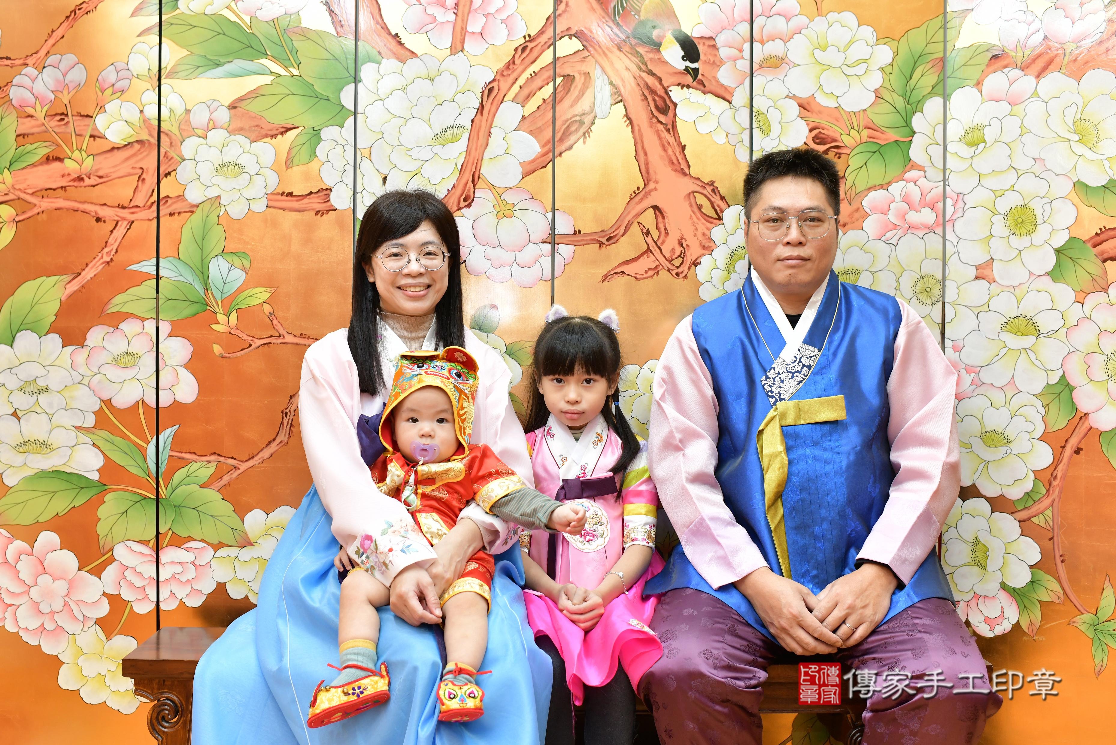 傳家手工印章桃園店、抓周、度脺、中國風會場、傳家嬰兒古禮、吉祥話、抓周道具物品24種、拍照。抓周證書。寶寶抓周、滿周歲、生日快樂、祝福